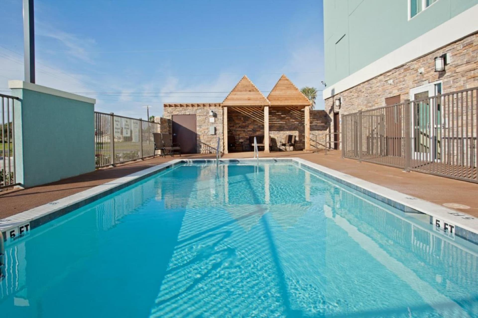 Holiday Inn Express & Suites Rockport - Bay View by IHG interior in Rockport, TX — gallery photo 2