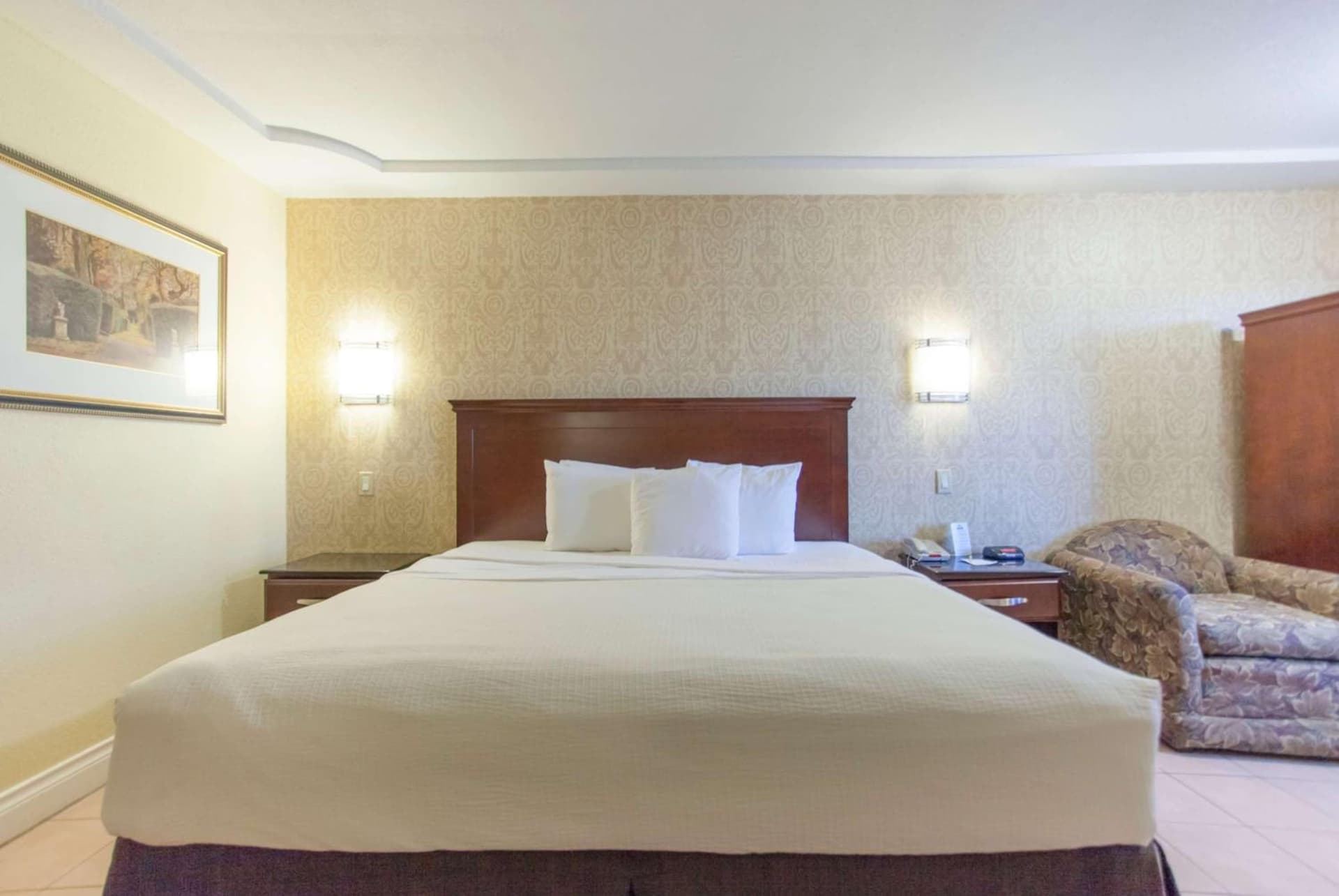 Days Inn by Wyndham Shenandoah gallery photo in The Woodlands, TX — image 45