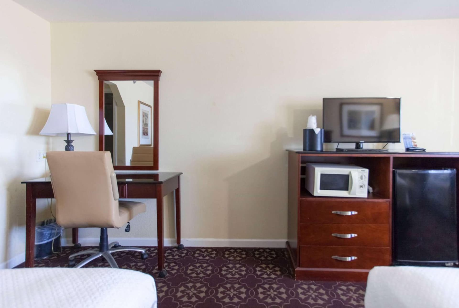 Days Inn by Wyndham Shenandoah gallery photo in The Woodlands, TX — image 101