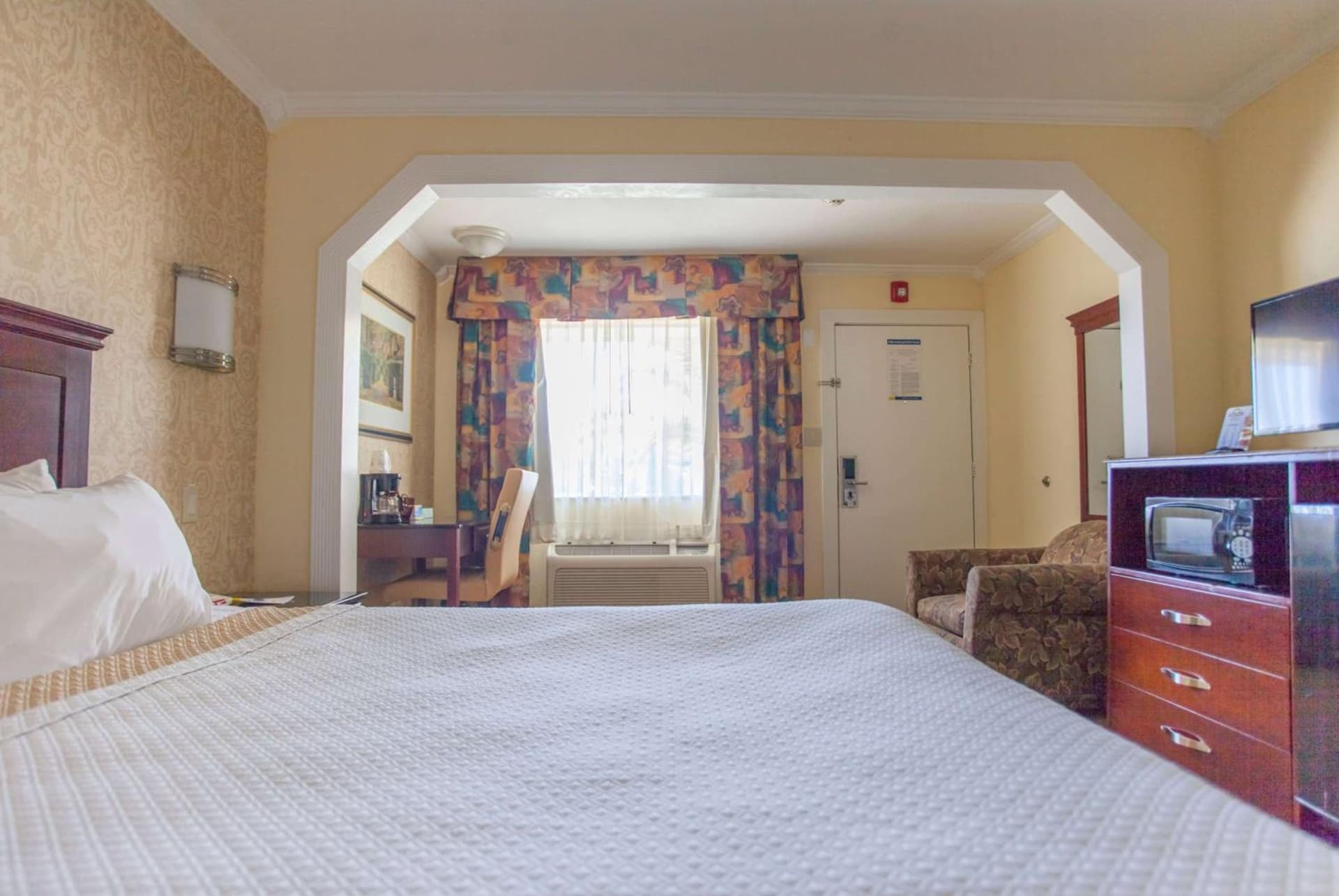 Days Inn by Wyndham Shenandoah gallery photo in The Woodlands, TX — image 32