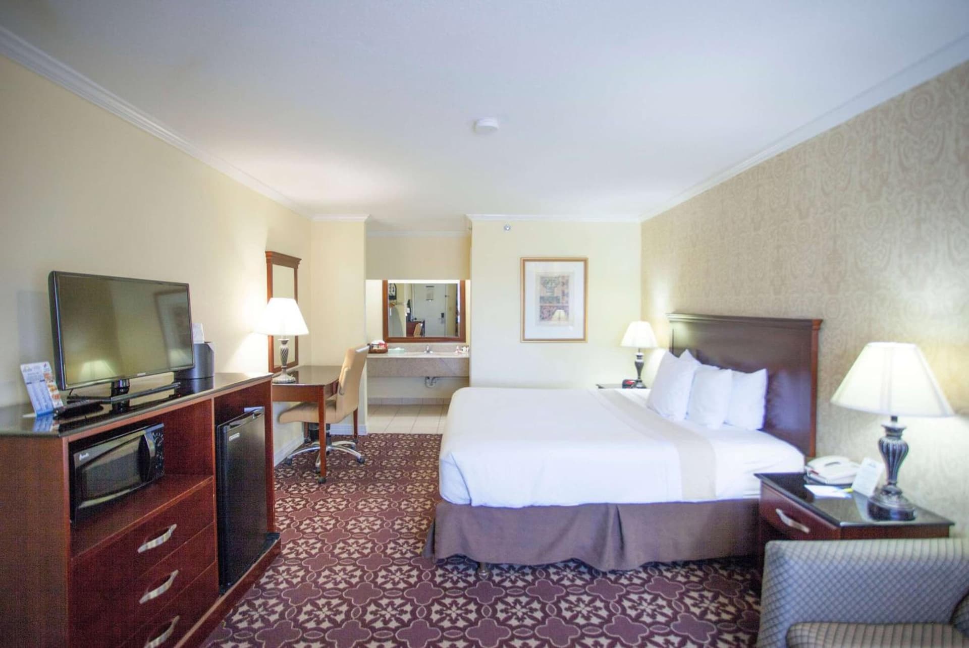 Days Inn by Wyndham Shenandoah property views in The Woodlands, TX — gallery photo 3
