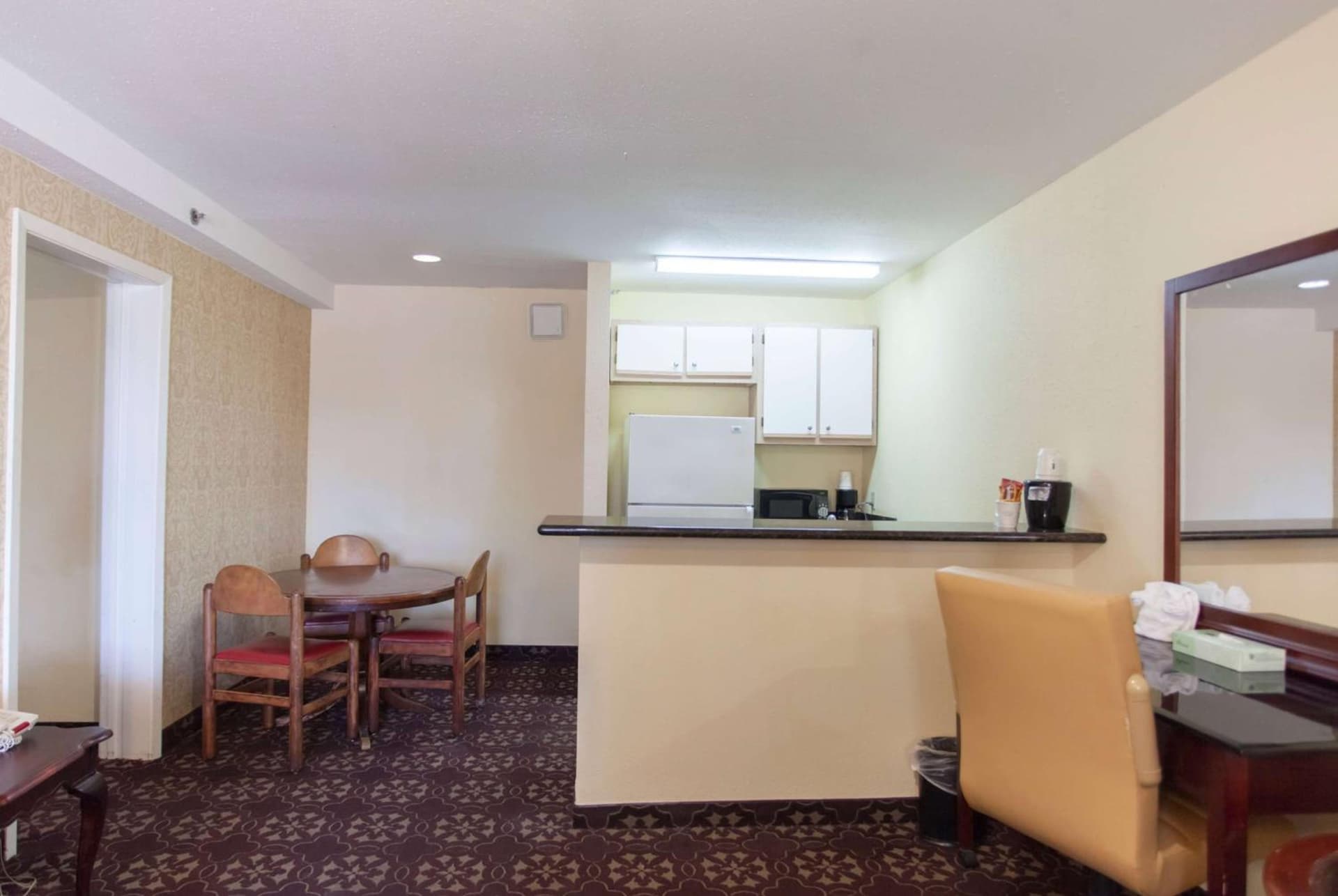 Days Inn by Wyndham Shenandoah gallery photo in The Woodlands, TX — image 36