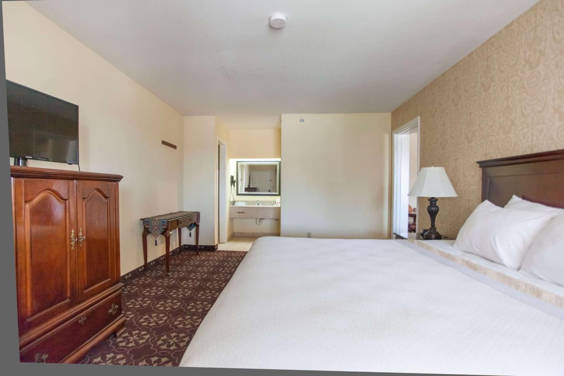 Days Inn by Wyndham Shenandoah gallery photo in The Woodlands, TX — image 95