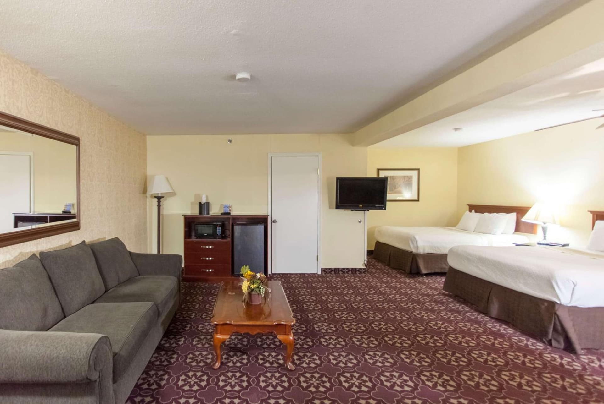 Days Inn by Wyndham Shenandoah gallery photo in The Woodlands, TX — image 82