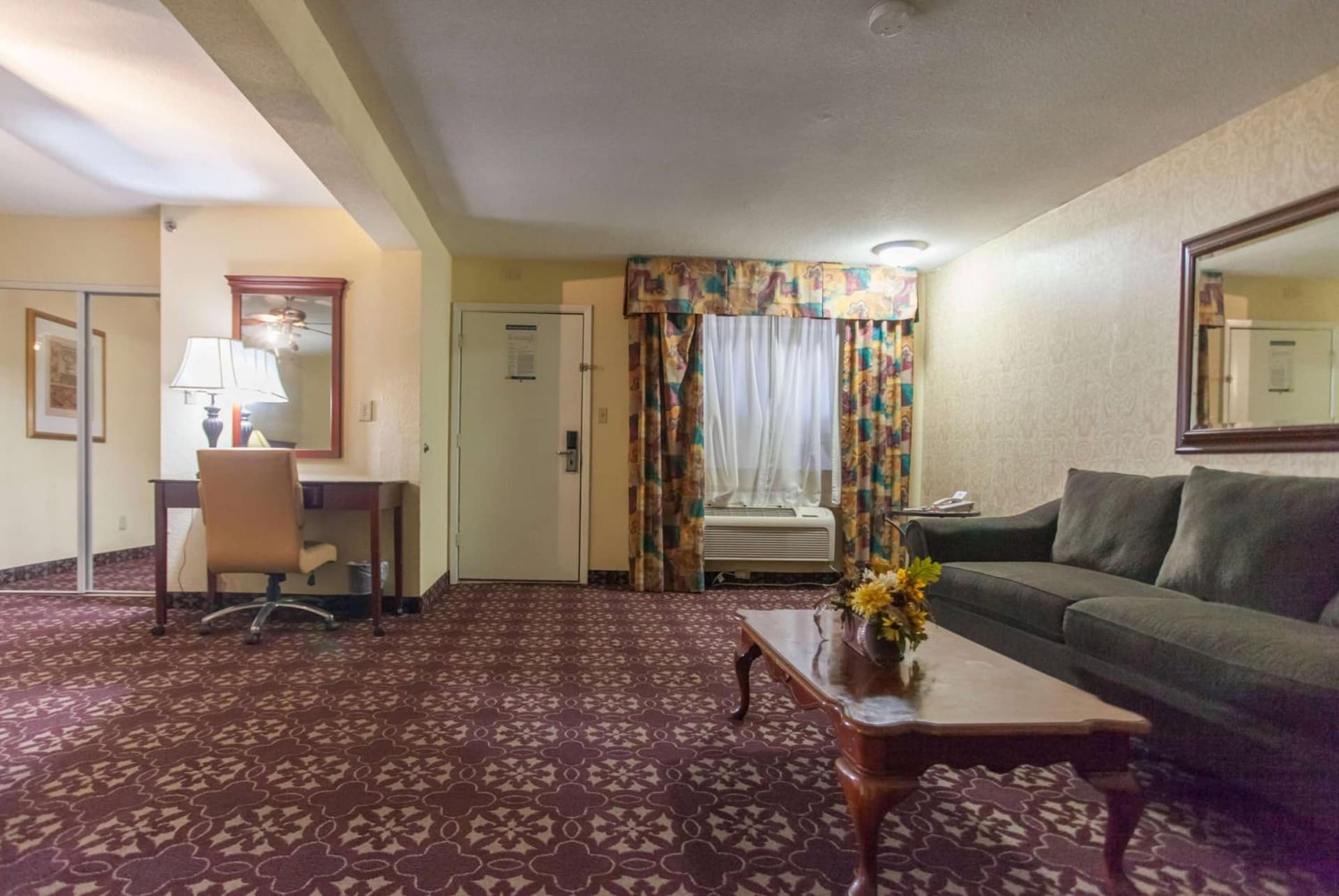 Days Inn by Wyndham Shenandoah gallery photo in The Woodlands, TX — image 38