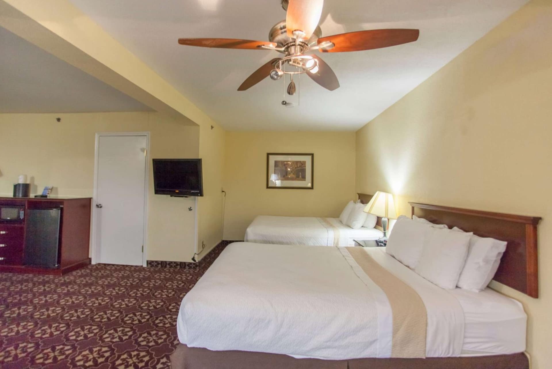 Days Inn by Wyndham Shenandoah gallery photo in The Woodlands, TX — image 19