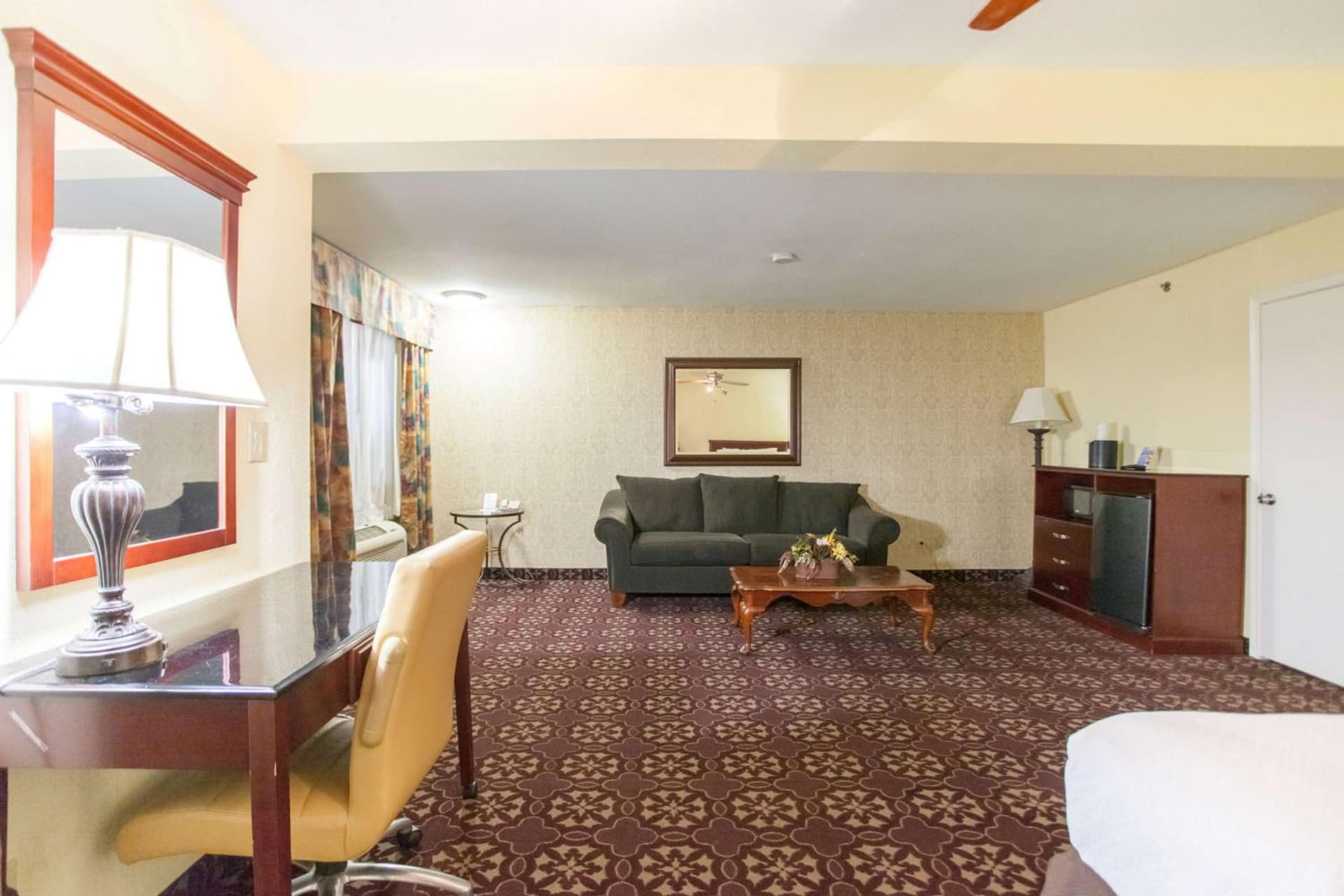 Days Inn by Wyndham Shenandoah gallery photo in The Woodlands, TX — image 97