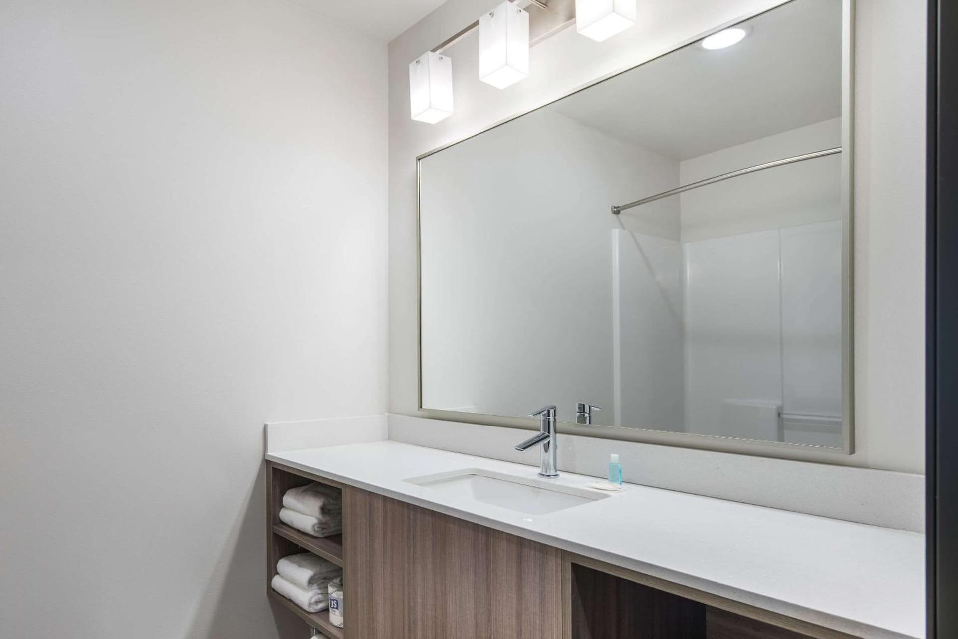 WoodSpring Suites Tri-Cities Richland interior in Richland, WA — gallery photo 2