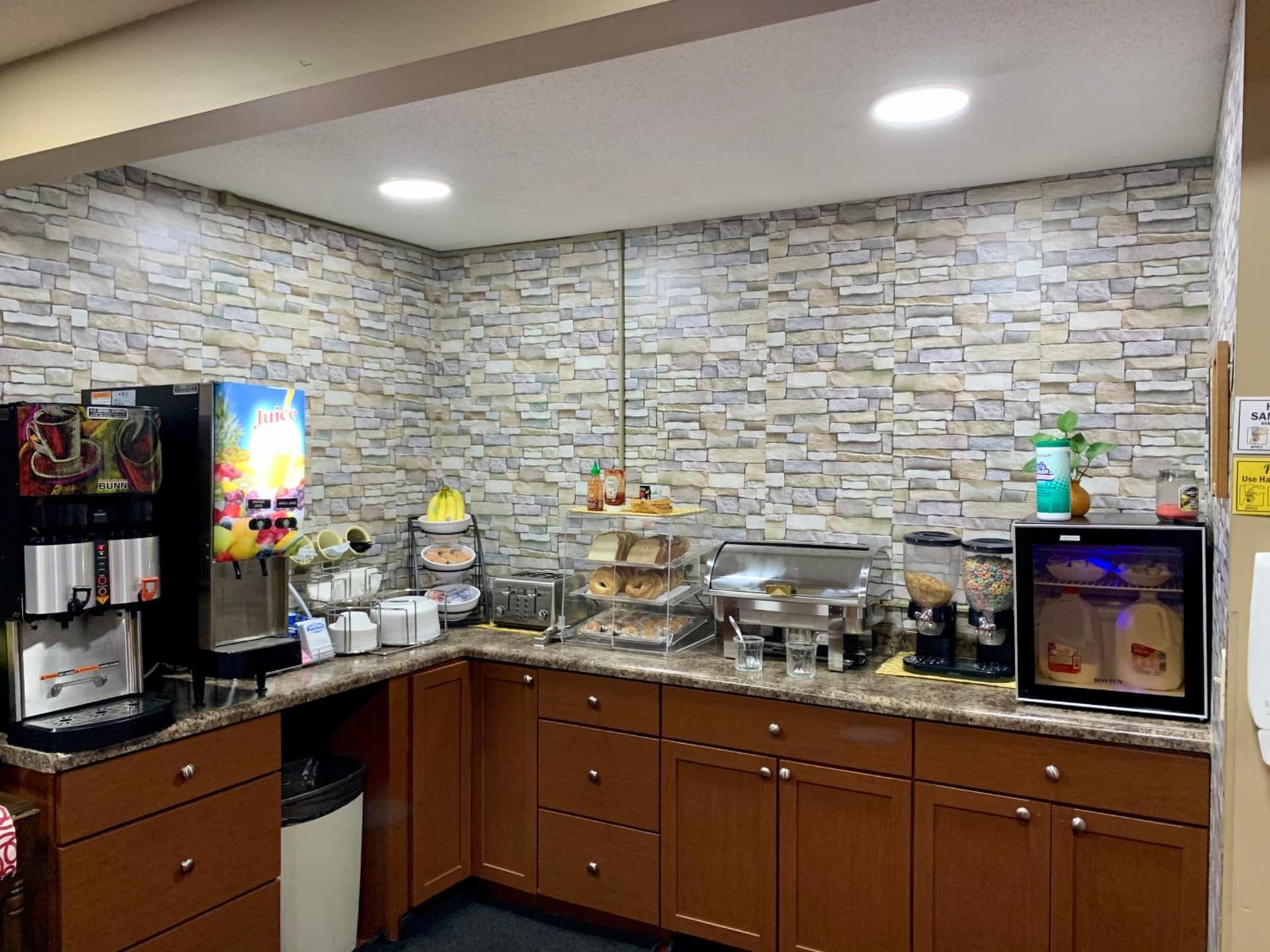 Sibley Inn interior in Sibley, IA — gallery photo 2