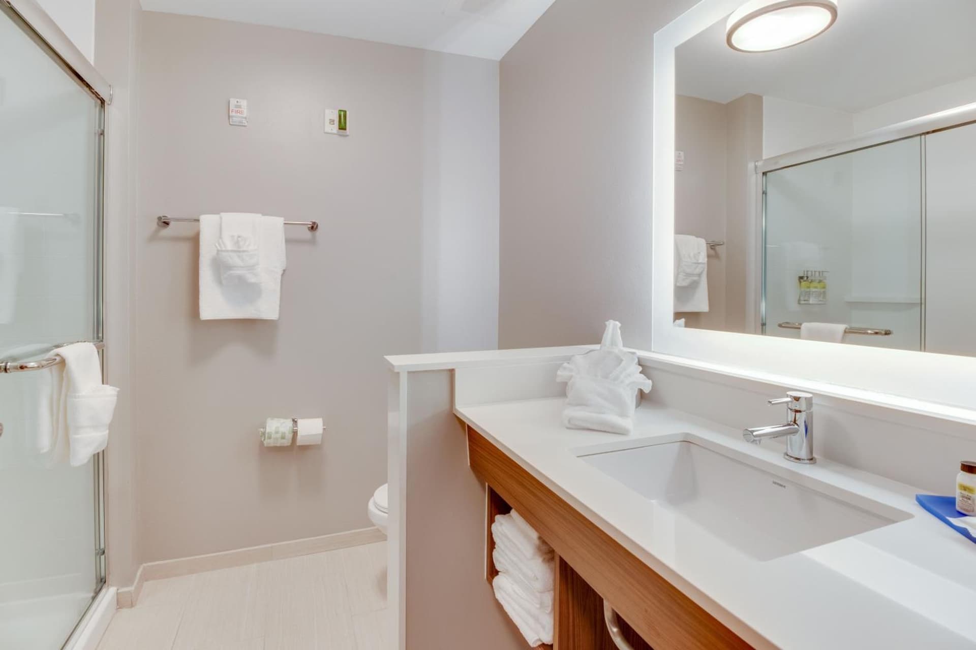 Holiday Inn Express & Suites - Union City by IHG interior in Union City, TN — gallery photo 2