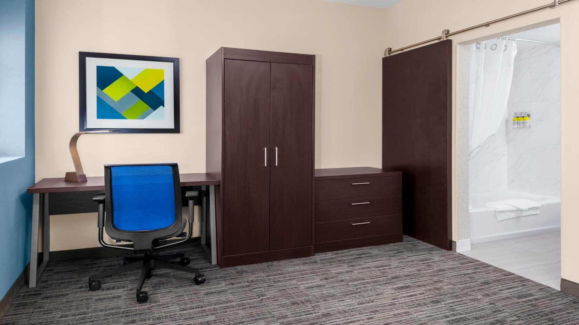 Holiday Inn Express Kansas City Downtown property views in Kansas City, MO — gallery photo 3