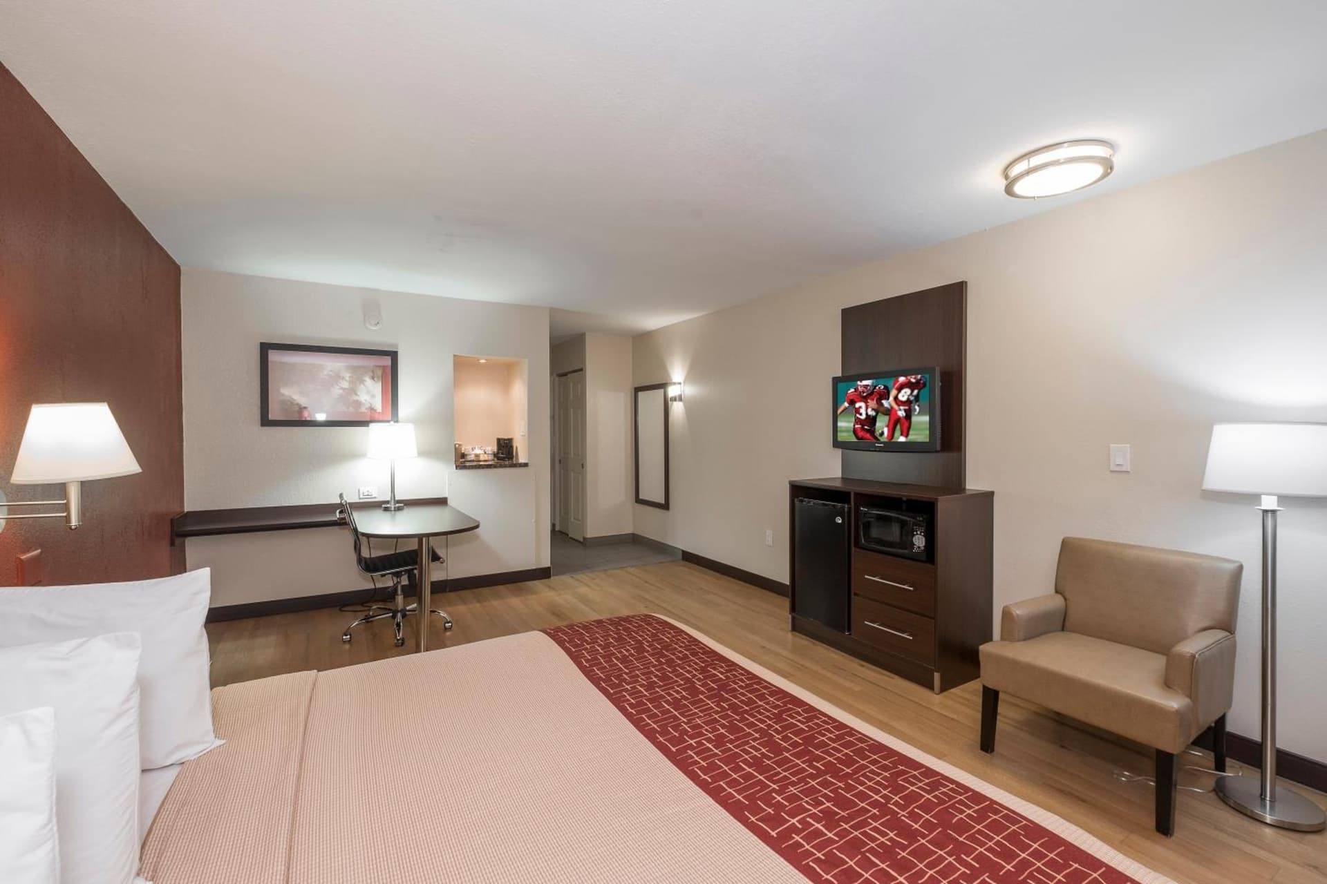Red Roof Inn PLUS+ Poughkeepsie gallery photo in Poughkeepsie, NY — image 4