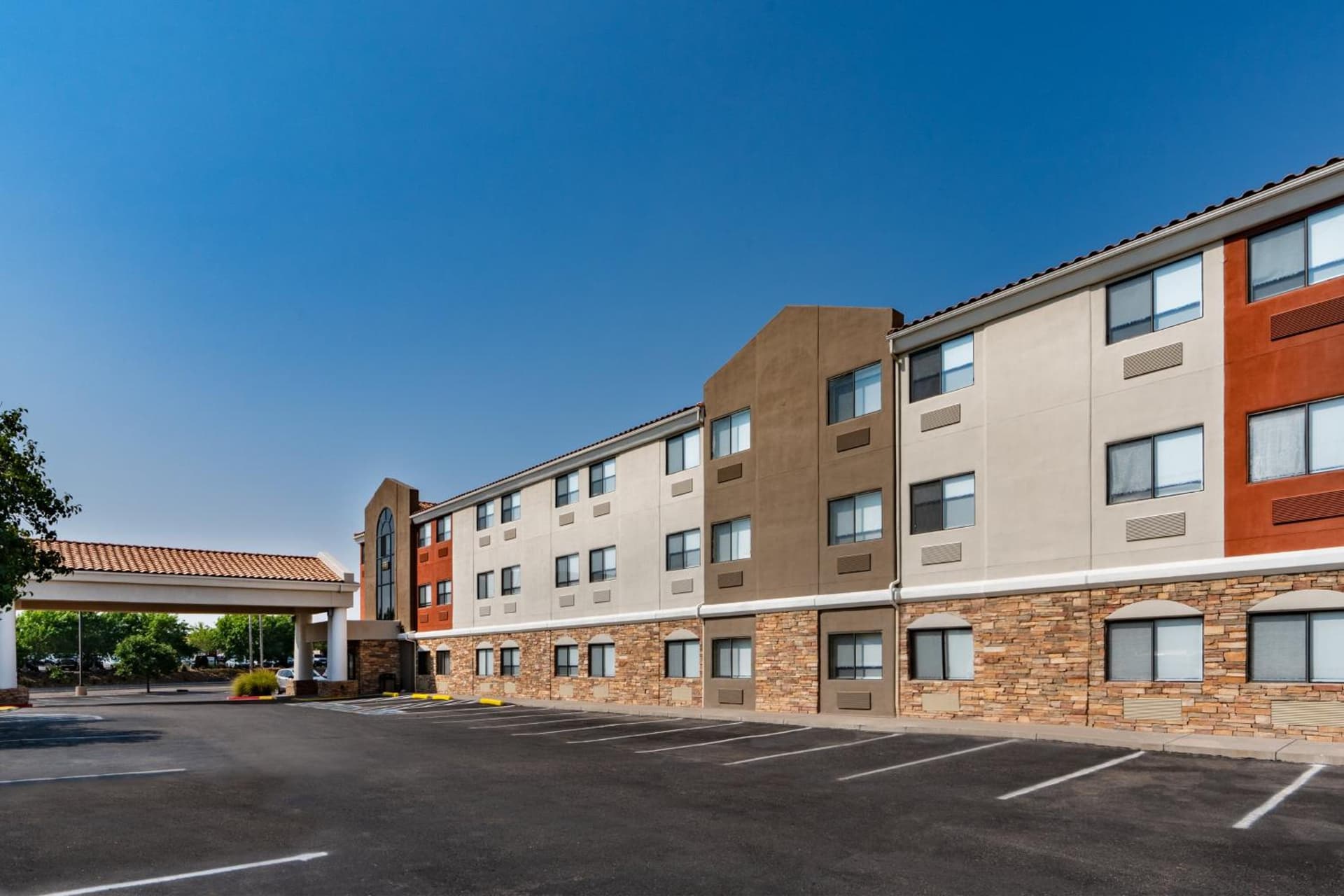 Holiday Inn Express Hotel & Suites Albuquerque - North Balloon Fiesta Park by IHG gallery photo in Albuquerque, NM — image 14