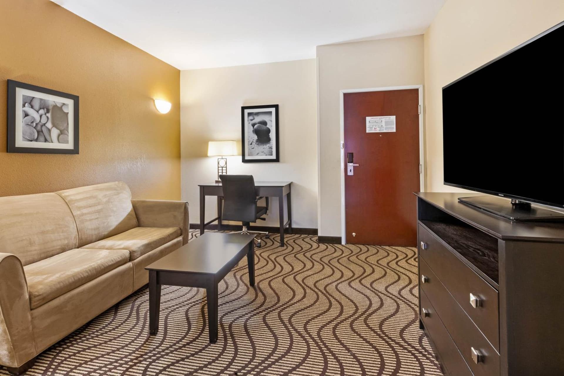 La Quinta by Wyndham South Bend interior in South Bend, IN — gallery photo 2