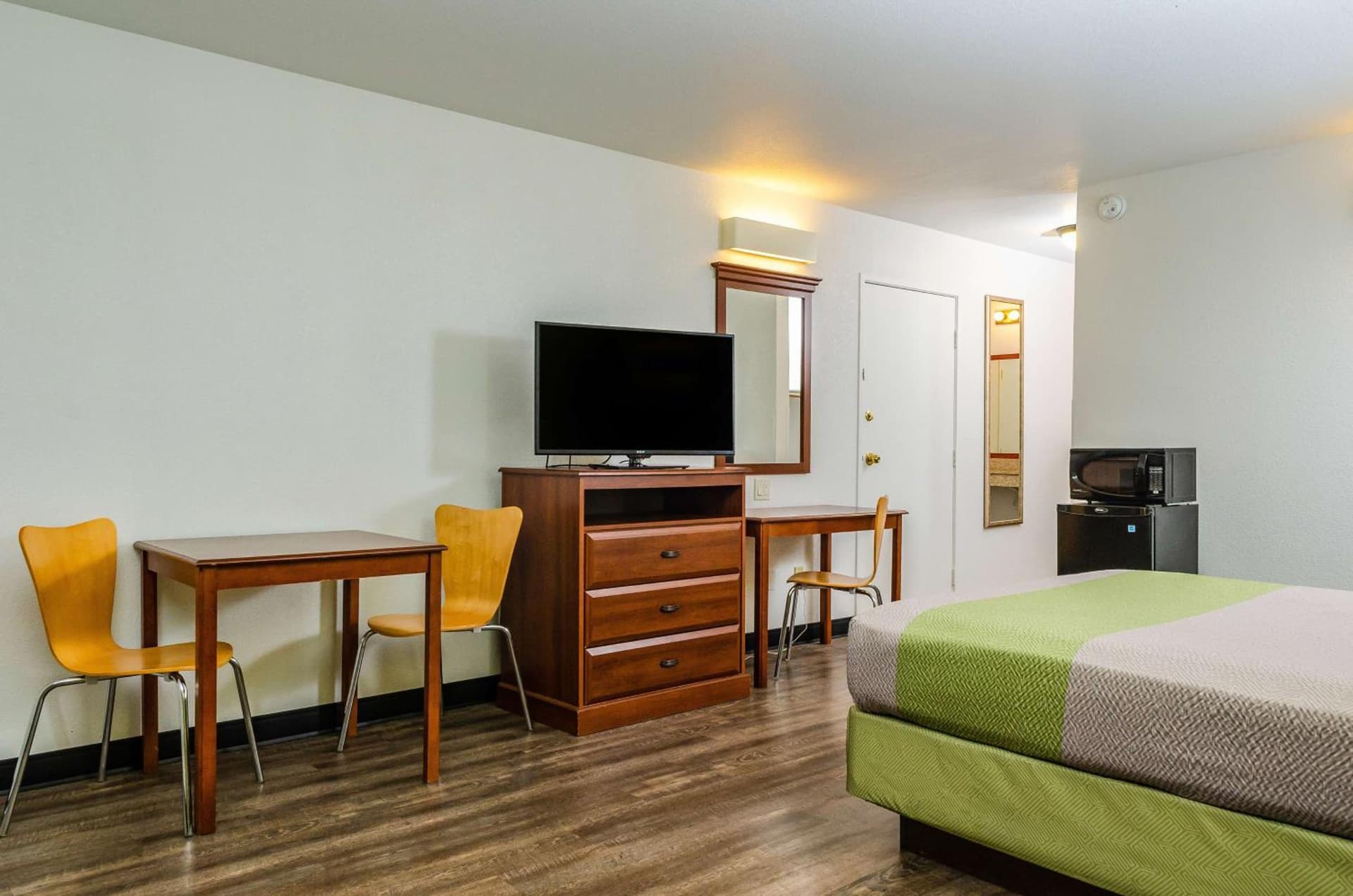 Motel 6 Oakdale, Ca property views in Oakdale, CA — gallery photo 3