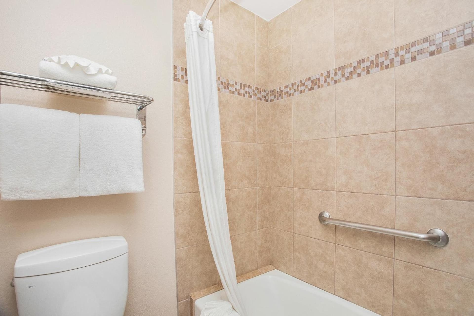 Stanford Inn & Suites Anaheim gallery photo in Anaheim, CA — image 9