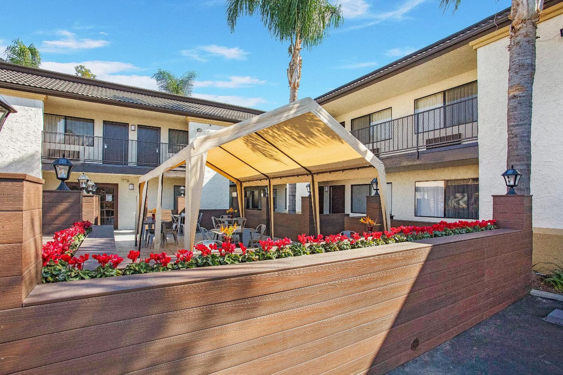 Stanford Inn & Suites Anaheim property views in Anaheim, CA — gallery photo 3