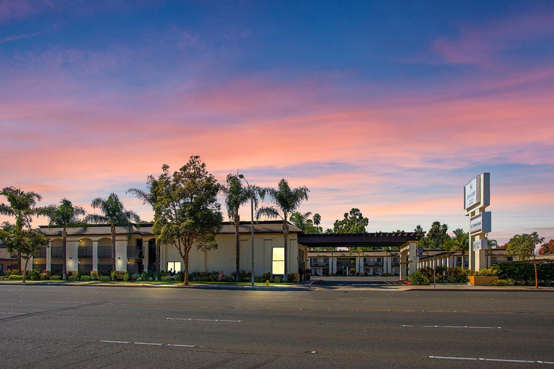 Stanford Inn & Suites Anaheim gallery photo in Anaheim, CA — image 32