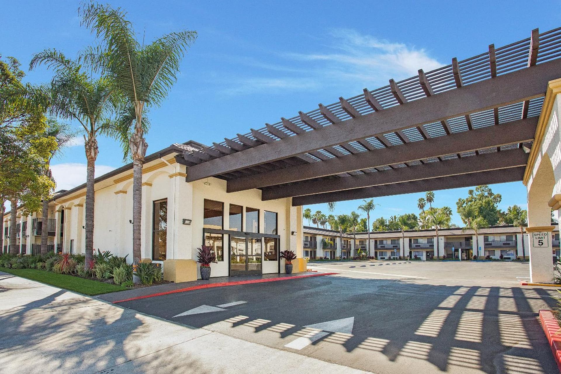 Stanford Inn & Suites Anaheim gallery photo in Anaheim, CA — image 10