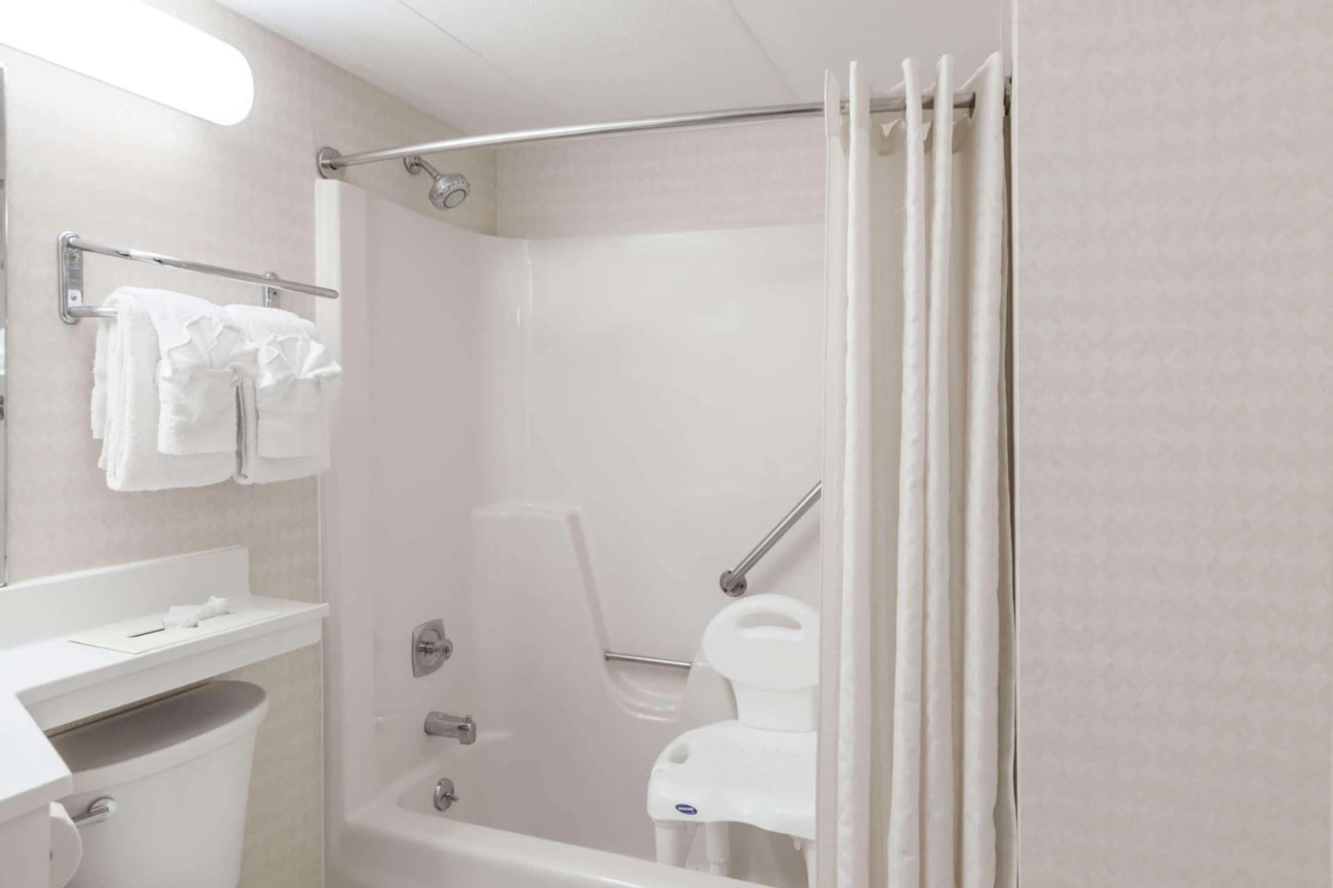 Travelodge Inn & Suites by Wyndham Albany gallery photo in Albany, NY — image 24