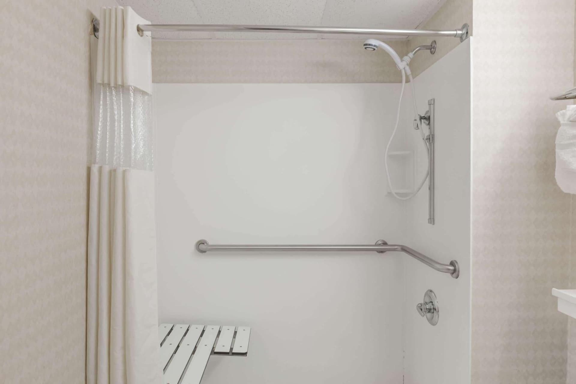 Travelodge Inn & Suites by Wyndham Albany gallery photo in Albany, NY — image 21