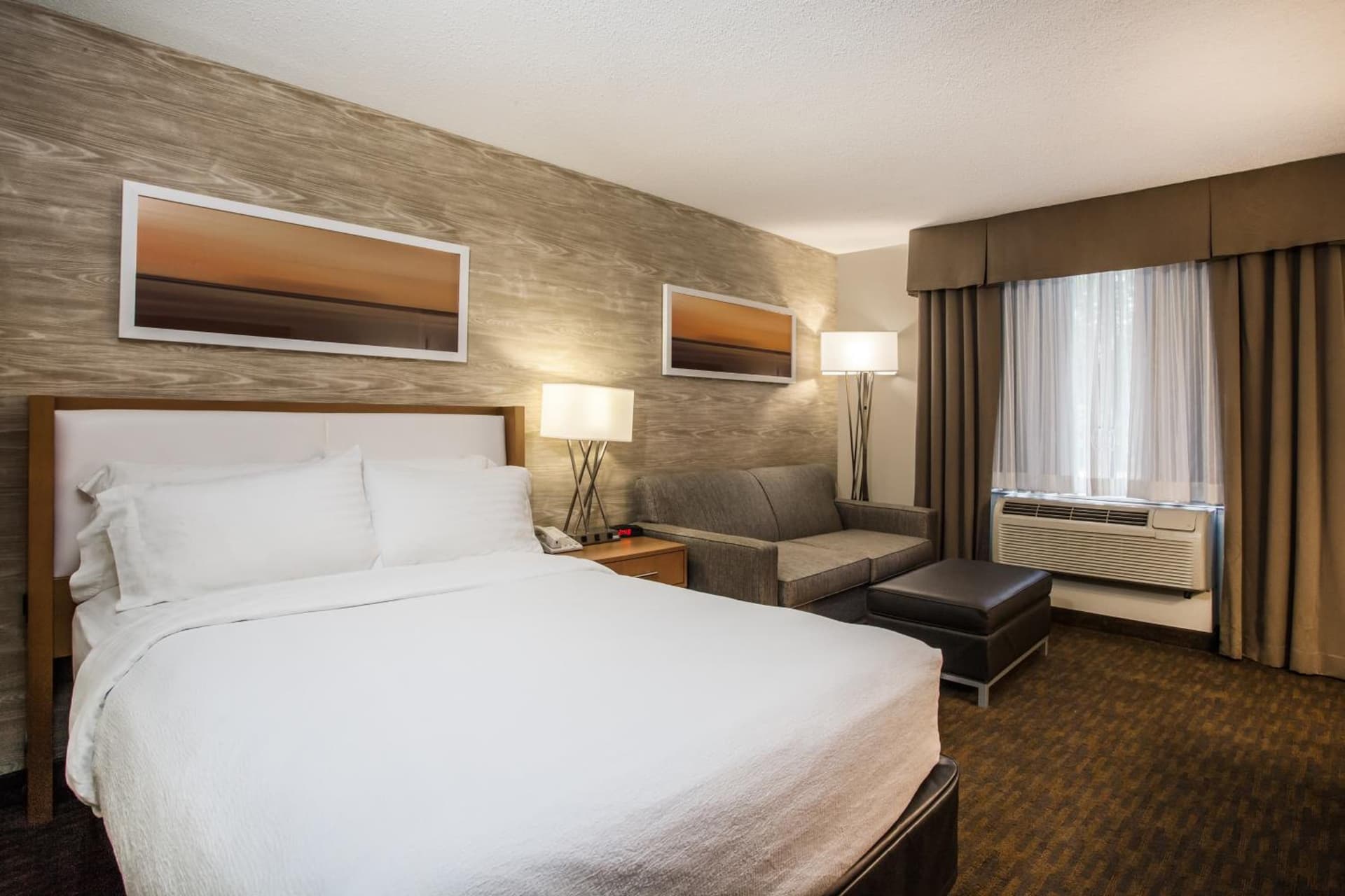 Holiday Inn Saratoga Springs by IHG interior in Saratoga Springs, NY — gallery photo 2