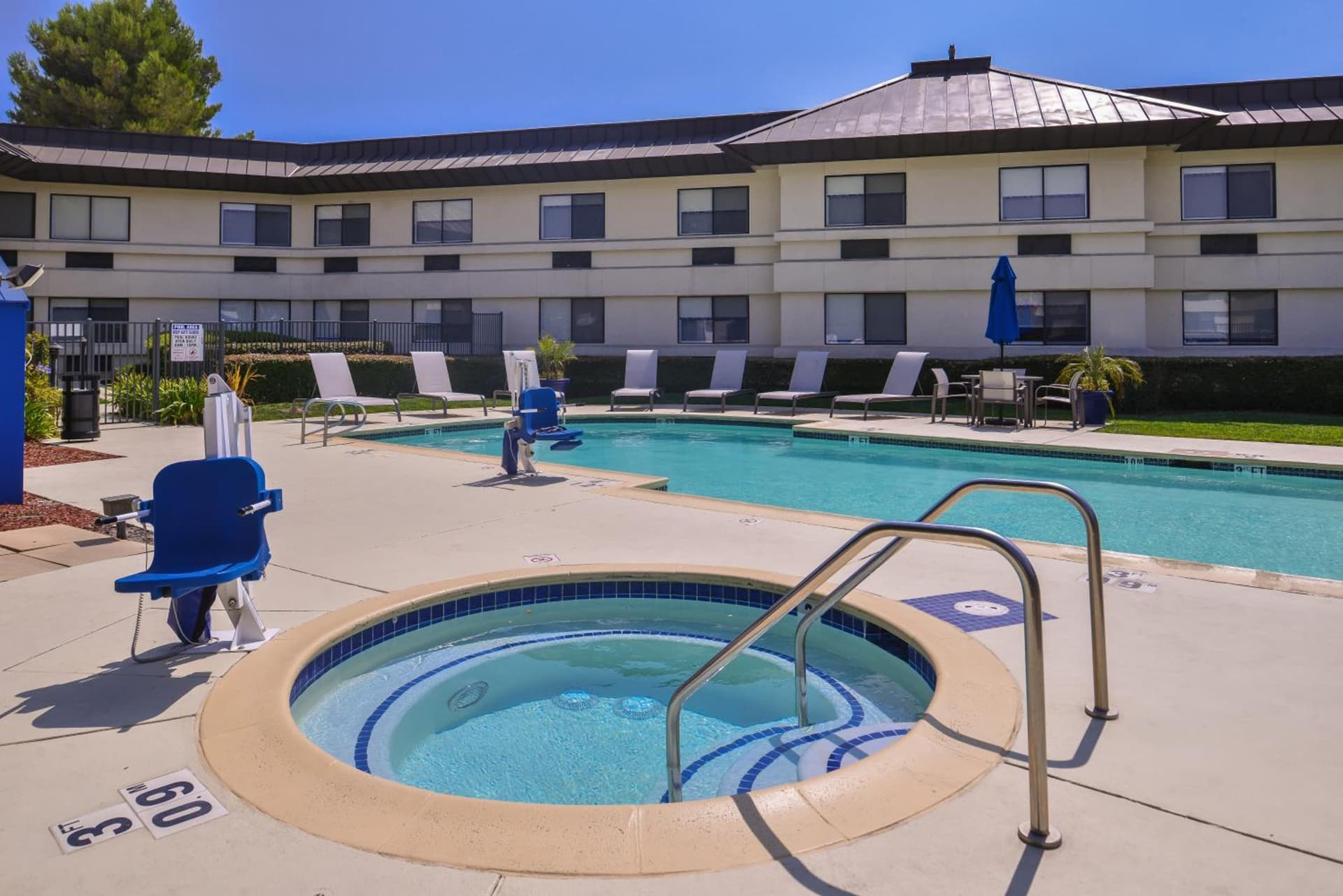 Holiday Inn Express Walnut Creek by IHG property views in Walnut Creek, CA — gallery photo 3