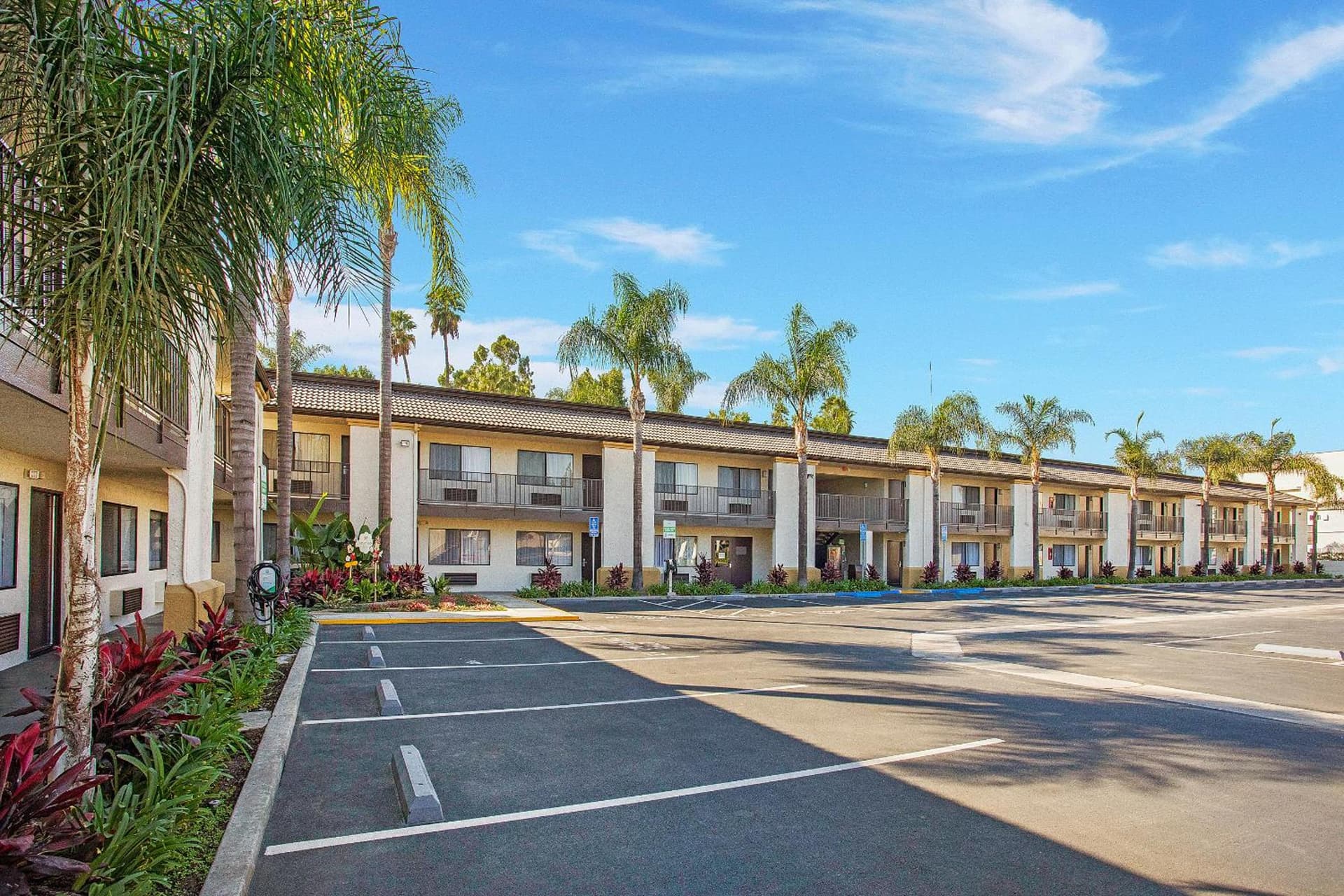 Stanford Inn & Suites Anaheim gallery photo in Anaheim, CA — image 22