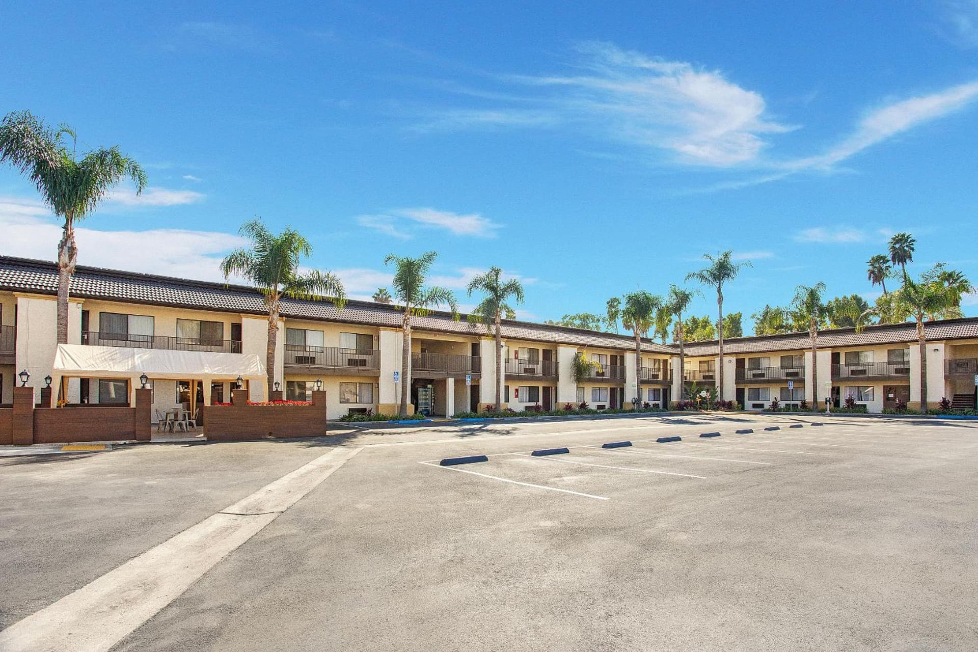 Stanford Inn & Suites Anaheim gallery photo in Anaheim, CA — image 15