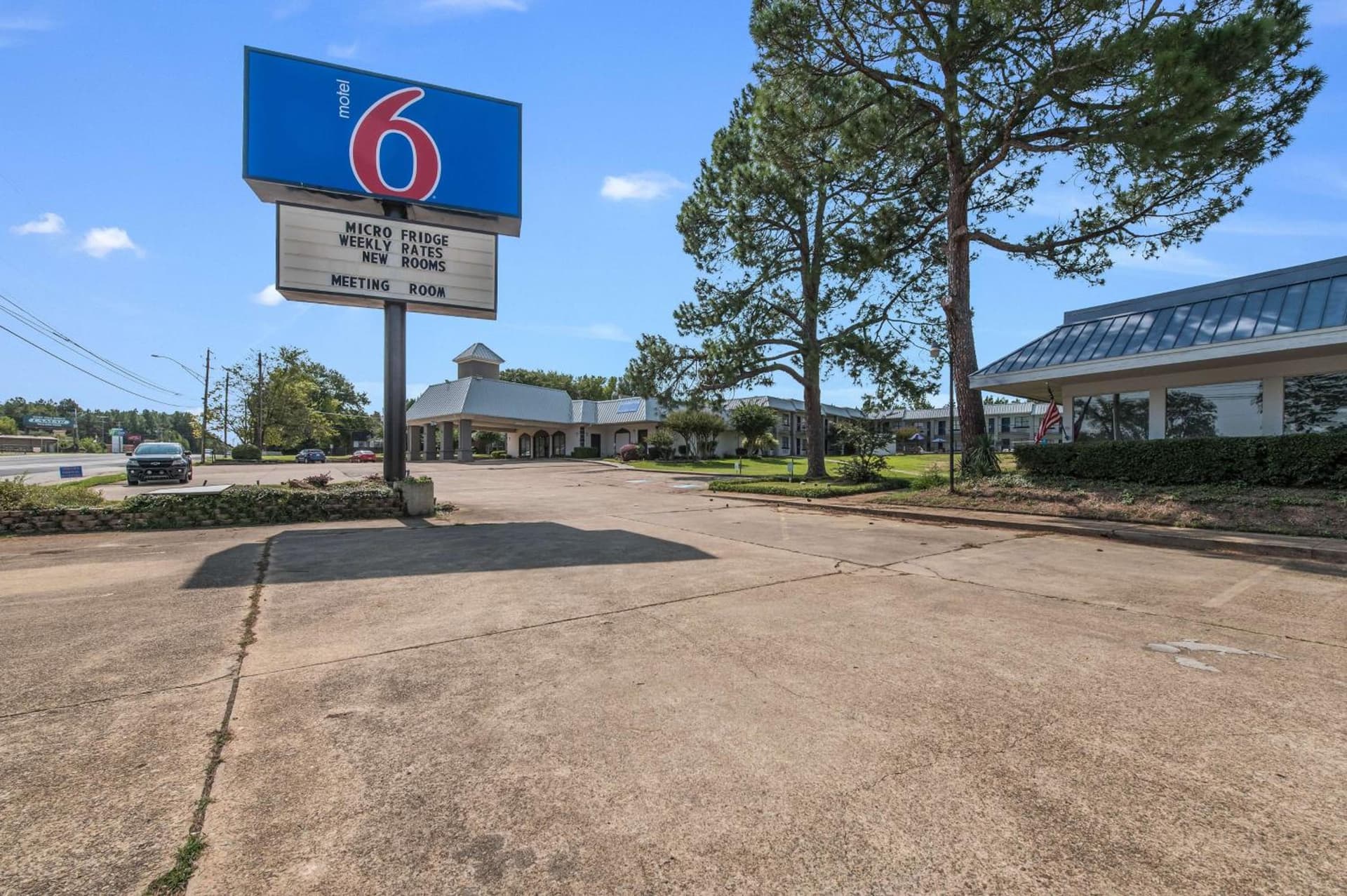 Motel 6-Kilgore, TX featured exterior or lobby in Kilgore, TX — similar hotel