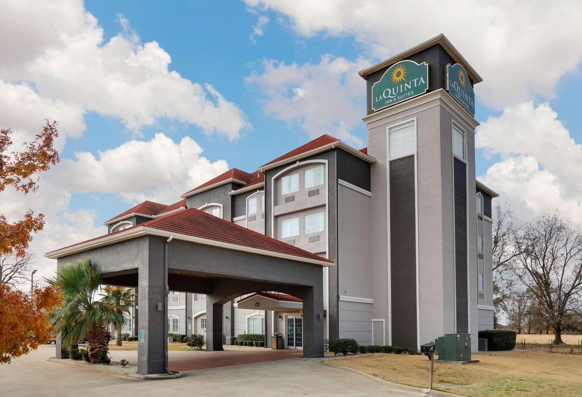 La Quinta by Wyndham Lindale featured exterior or lobby in Lindale, TX — similar hotel