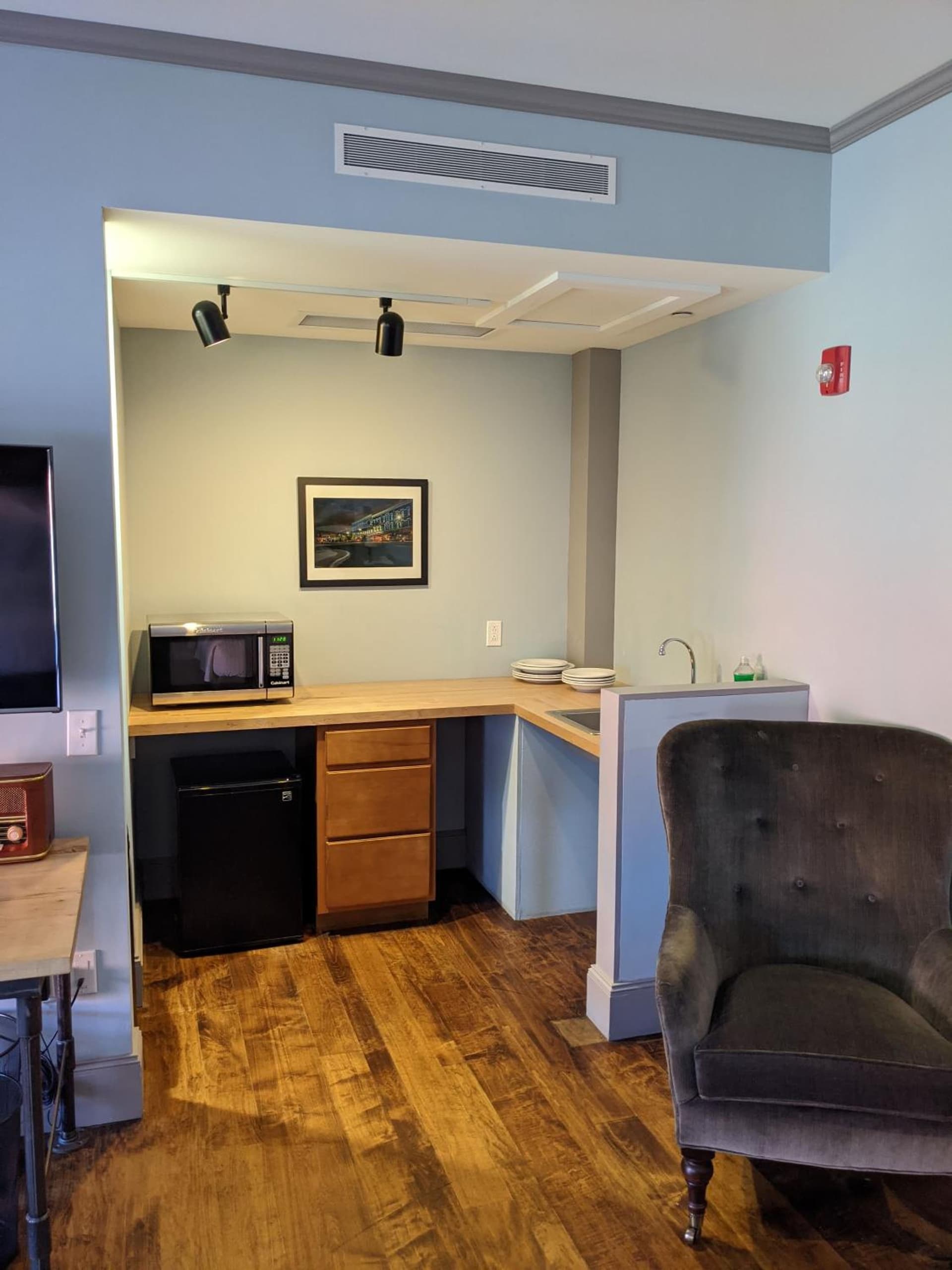 Hotel on North property views in Pittsfield, MA — gallery photo 3
