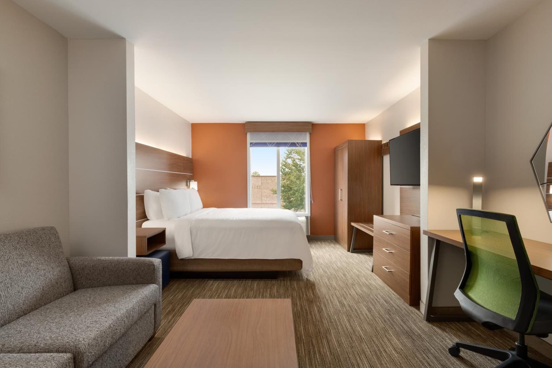 Holiday Inn Express & Suites Auburn - University Area by IHG gallery photo in Auburn, AL — image 5