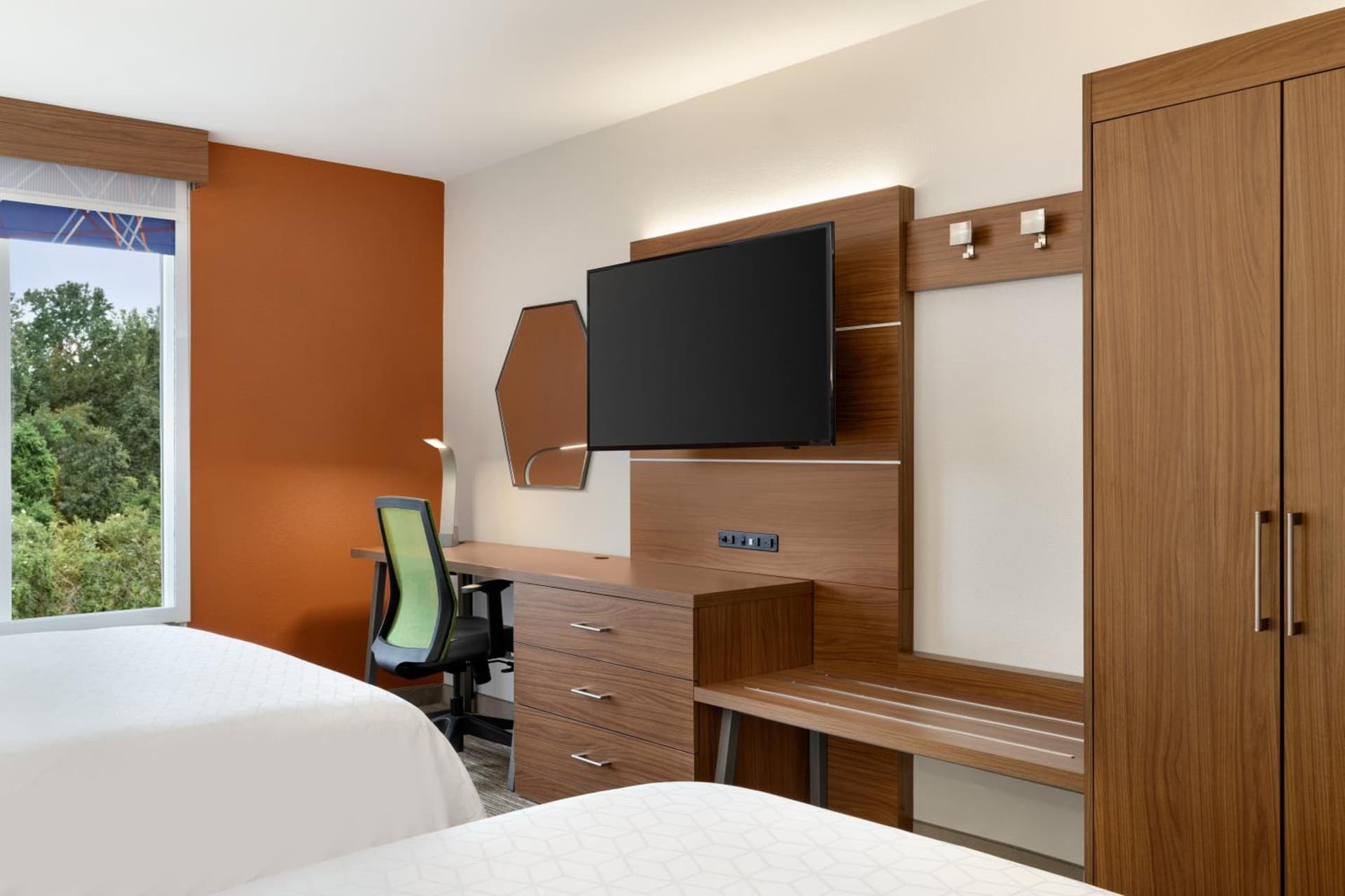 Holiday Inn Express & Suites Auburn - University Area by IHG gallery photo in Auburn, AL — image 9