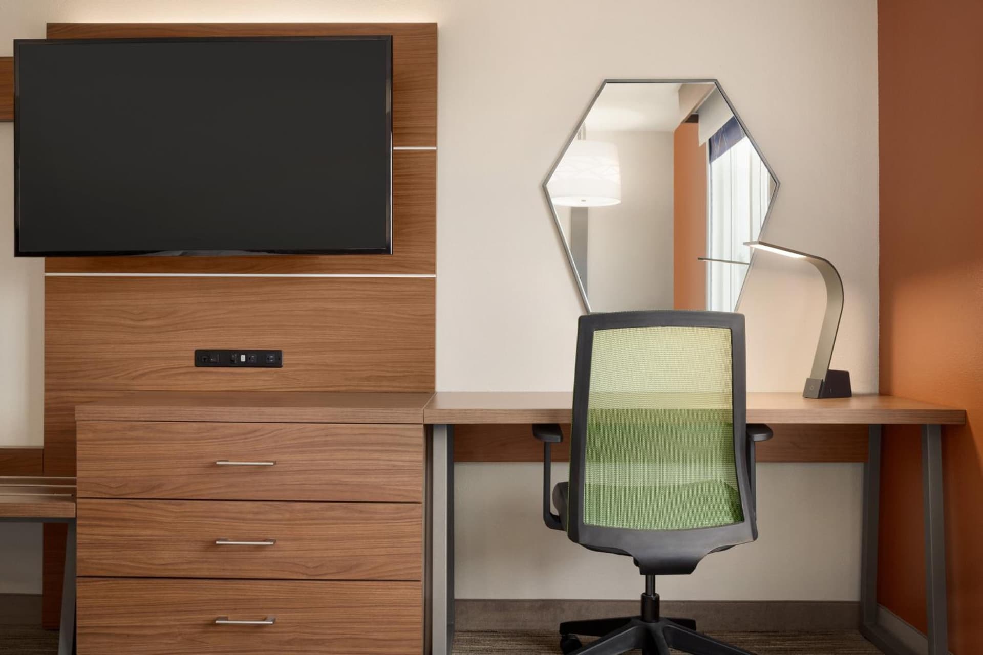 Holiday Inn Express & Suites Auburn - University Area by IHG gallery photo in Auburn, AL — image 15