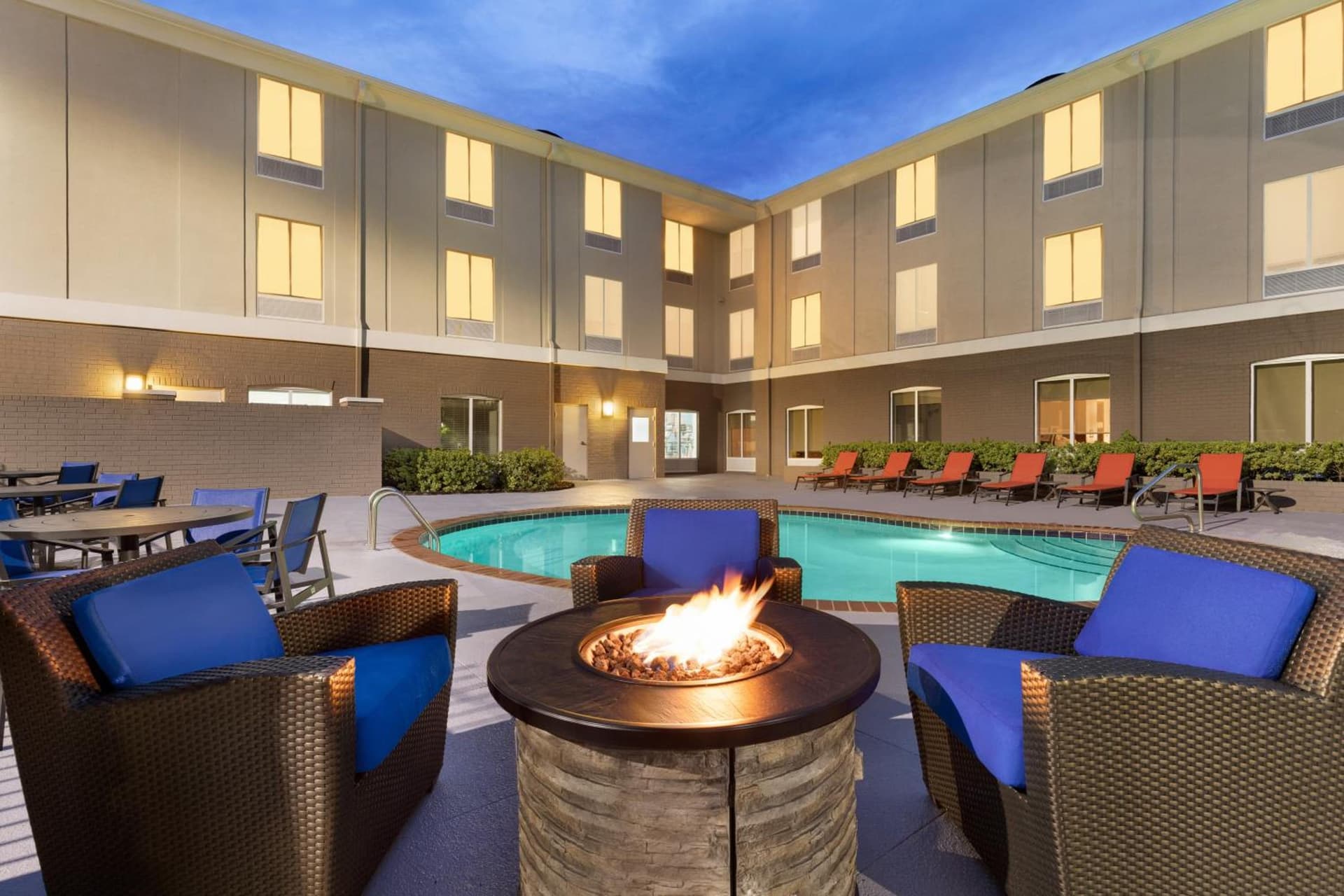 Holiday Inn Express & Suites Auburn - University Area by IHG interior in Auburn, AL — gallery photo 2