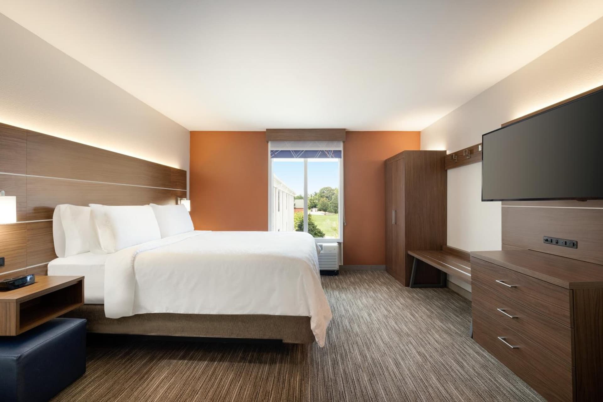 Holiday Inn Express & Suites Auburn - University Area by IHG gallery photo in Auburn, AL — image 13