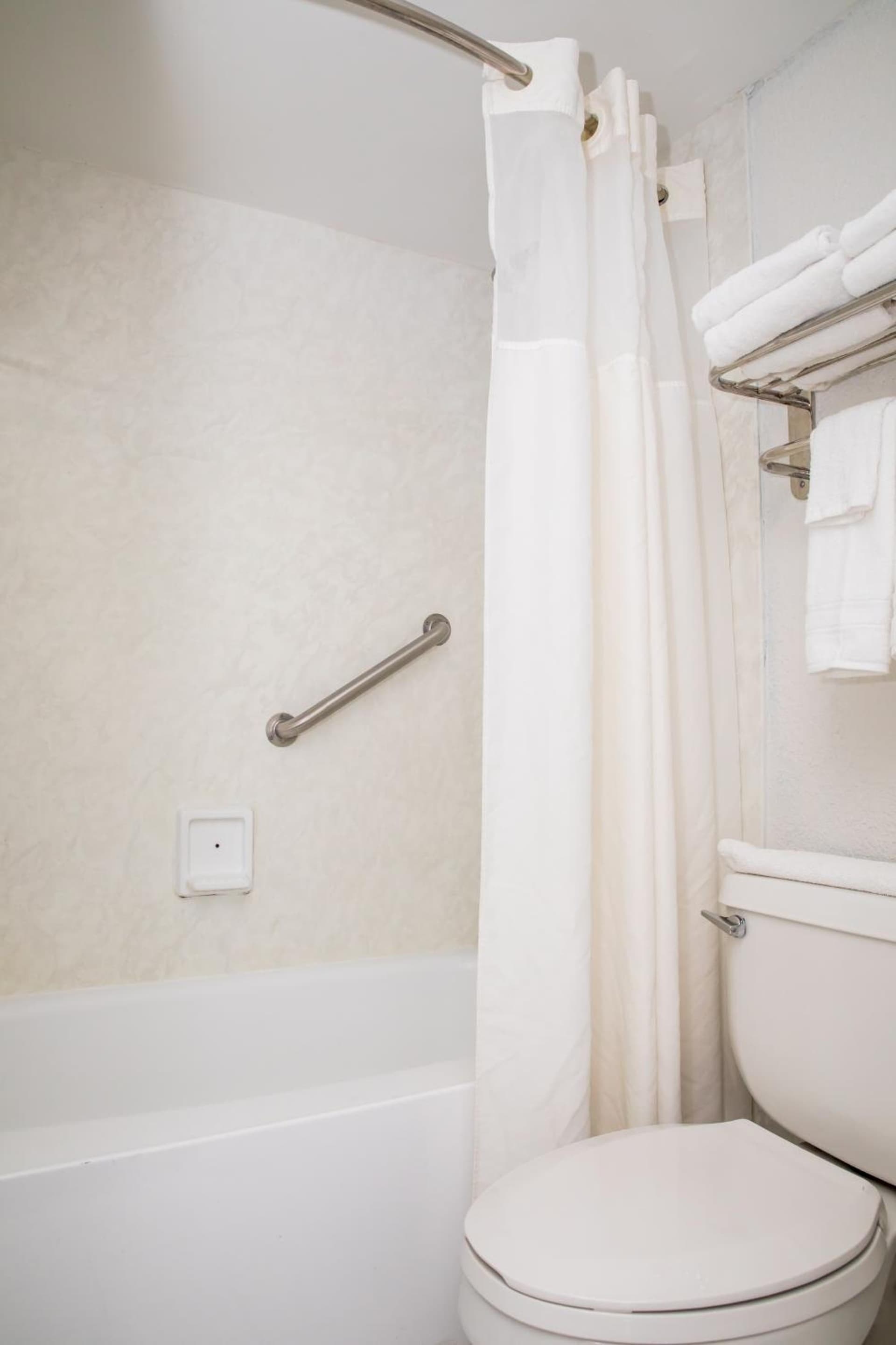 Days Inn by Wyndham Stuart gallery photo in Stuart, FL — image 52