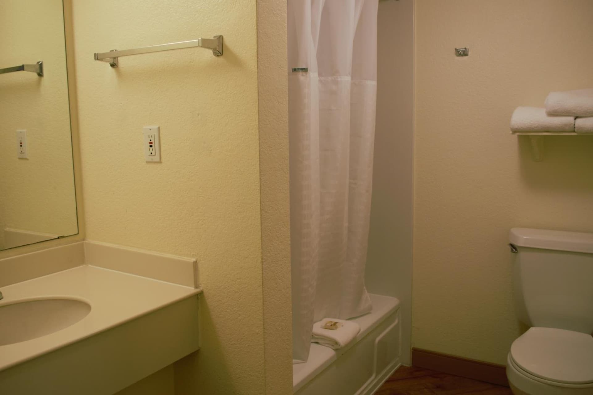 La Quinta Inn by Wyndham Austin Capitol / Downtown gallery photo in Austin, TX — image 18
