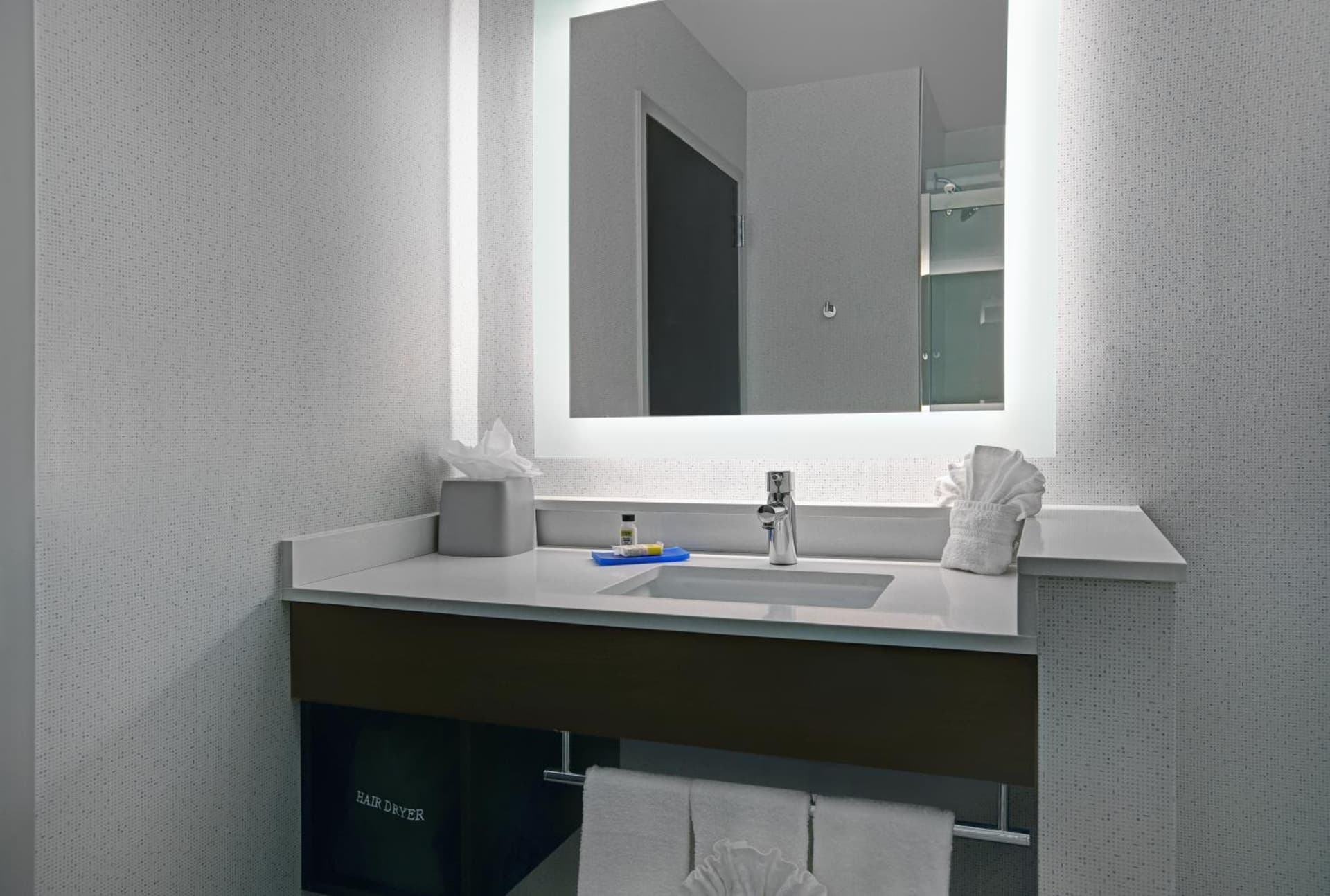 Holiday Inn Express & Suites - Milwaukee - Brookfield by IHG gallery photo in Brookfield, WI — image 87