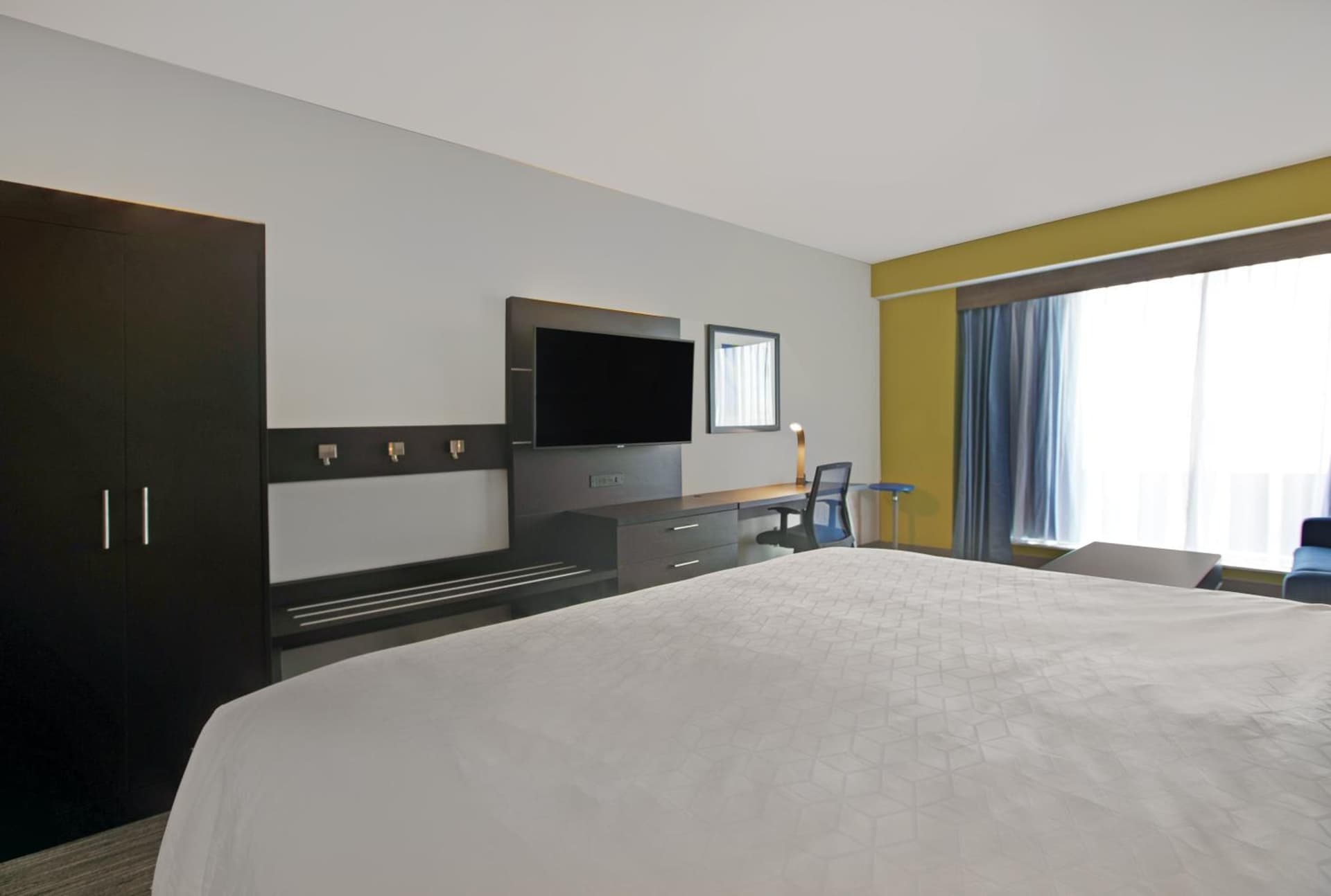 Holiday Inn Express & Suites - Milwaukee - Brookfield by IHG gallery photo in Brookfield, WI — image 13