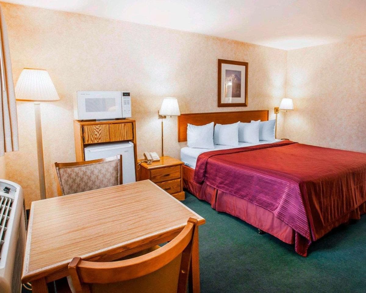 Quality Inn & Suites Bremerton near Naval Shipyard gallery photo in Bremerton, WA — image 10