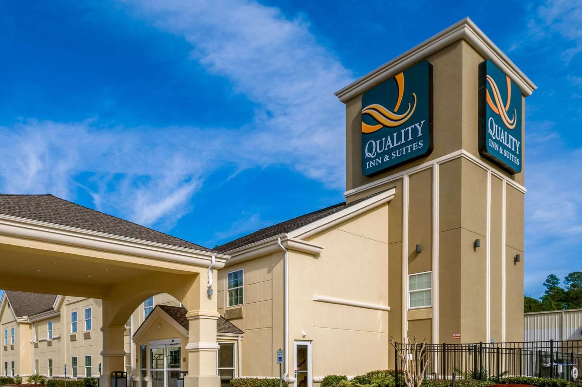 Quality Inn & Suites Slidell interior in Slidell, LA — gallery photo 2
