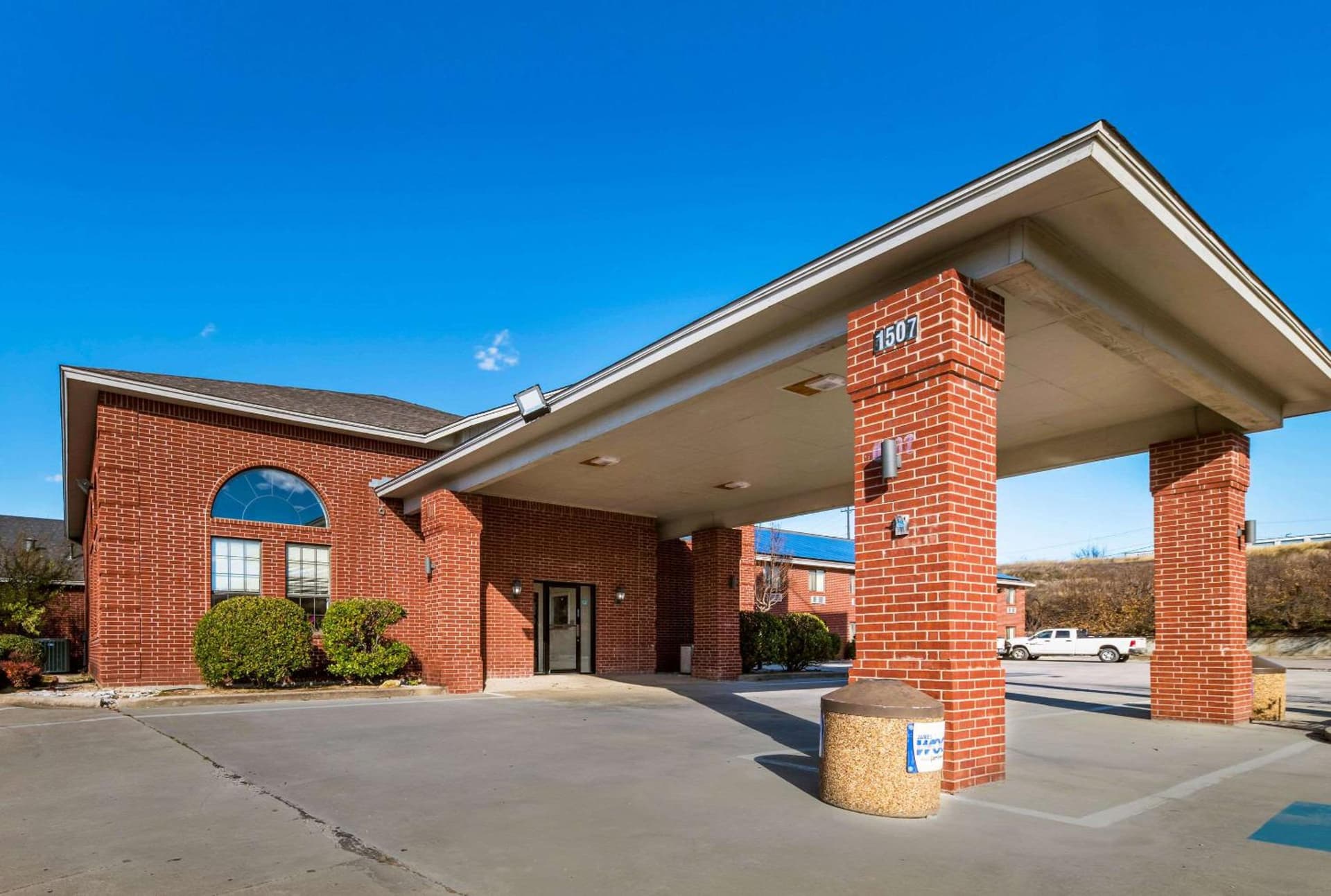 Rodeway Inn Decatur property views in Decatur, TX — gallery photo 3