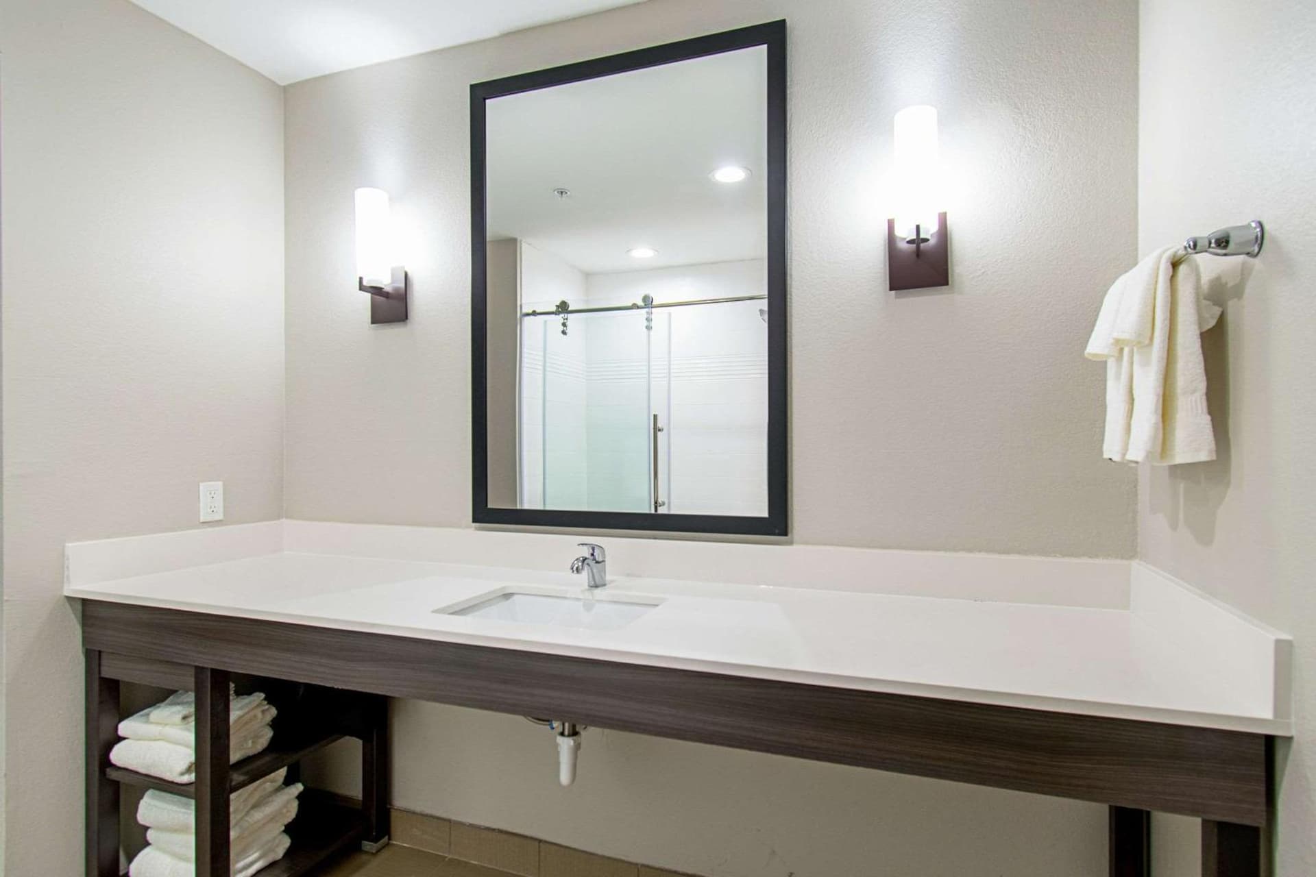 Comfort Suites Humble Houston IAH gallery photo in Humble, TX — image 37