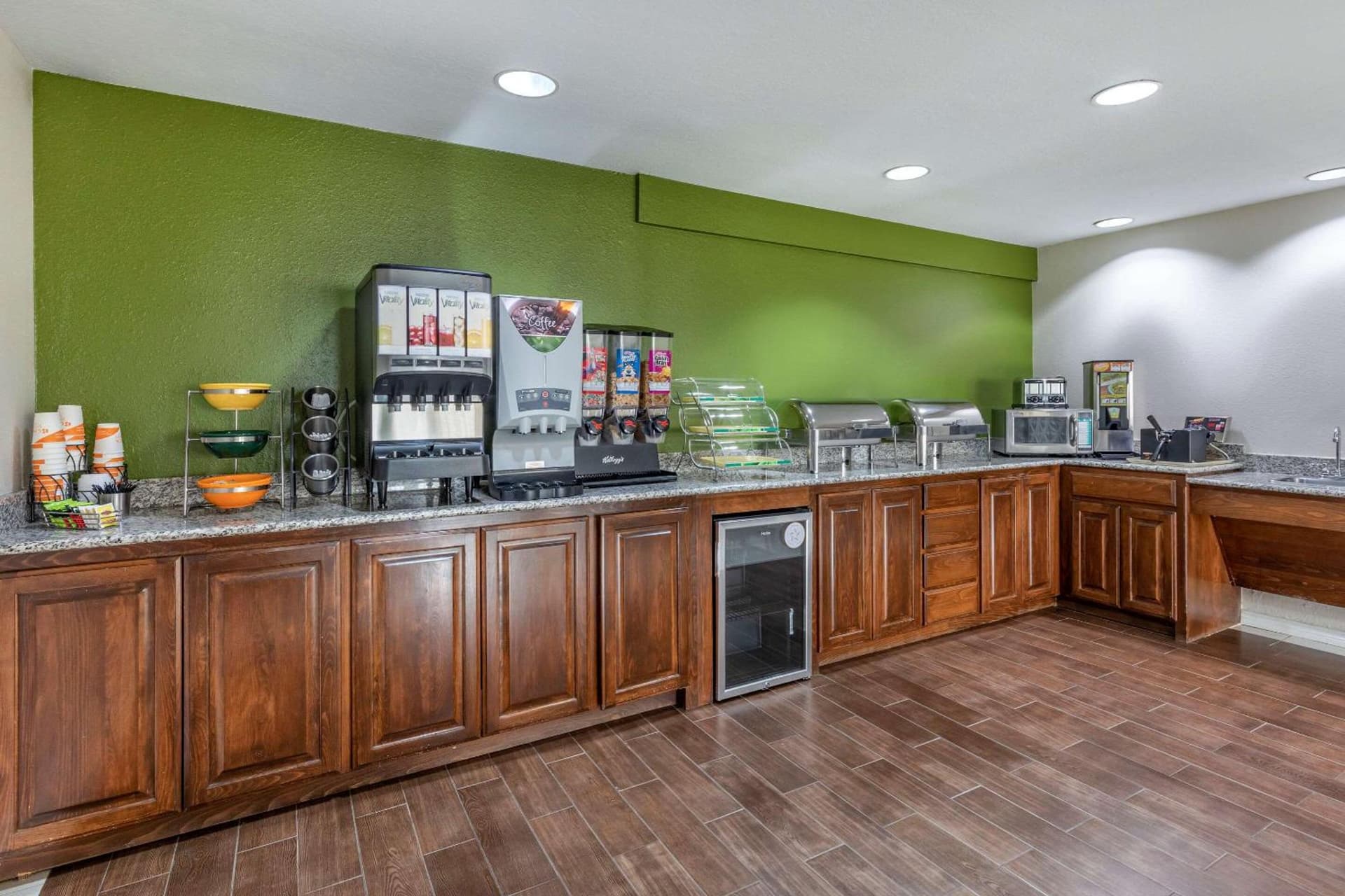 Quality Inn & Suites Longview I-20 interior in Longview, TX — gallery photo 2