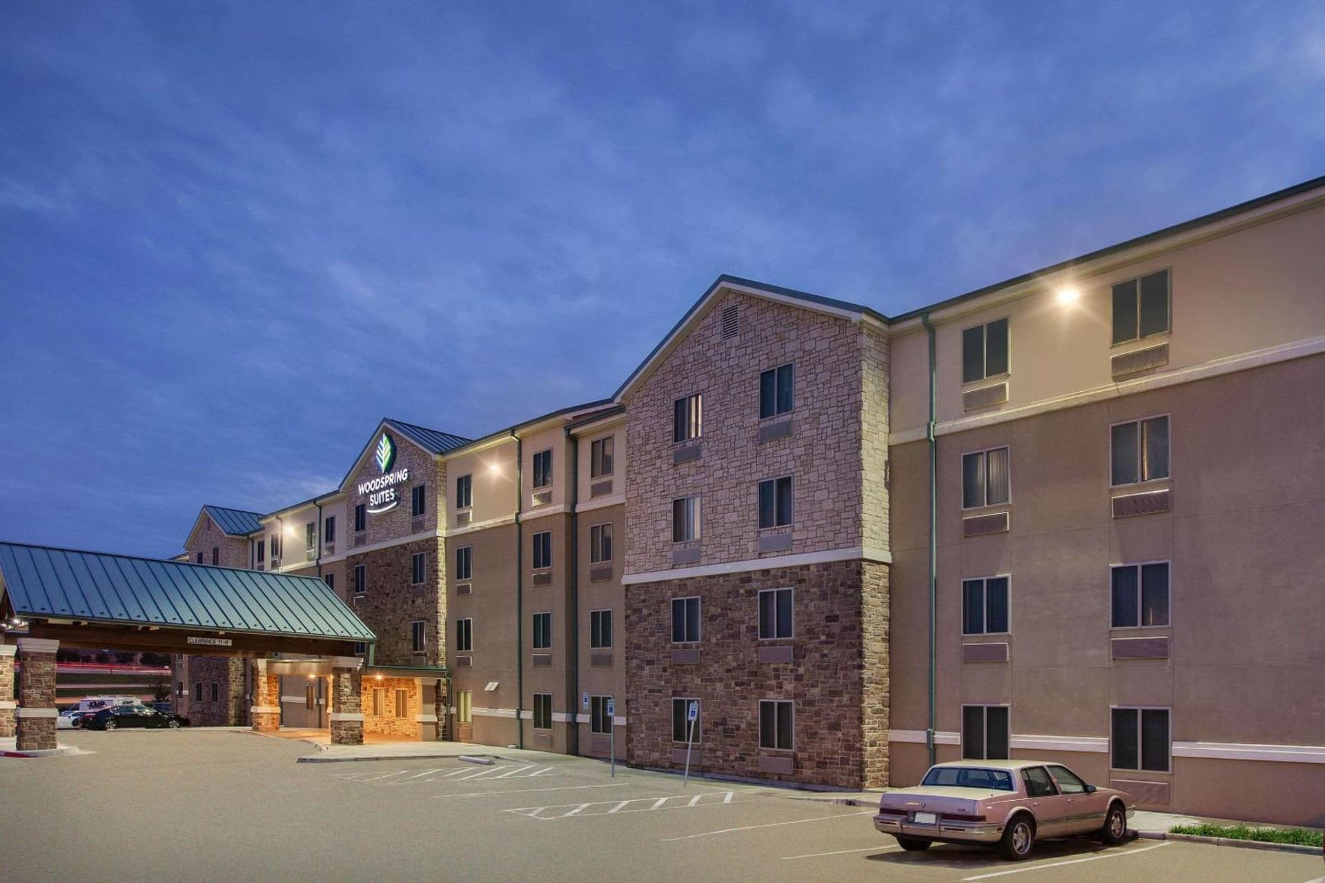 WoodSpring Suites Las Colinas - Northwest Dallas interior in Irving, TX — gallery photo 2