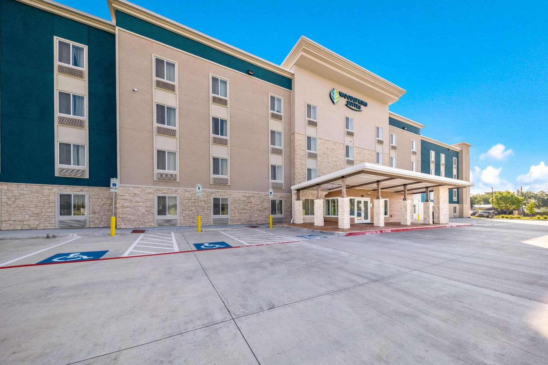 WoodSpring Suites Dallas Plano Central Legacy Drive interior in Plano, TX — gallery photo 2