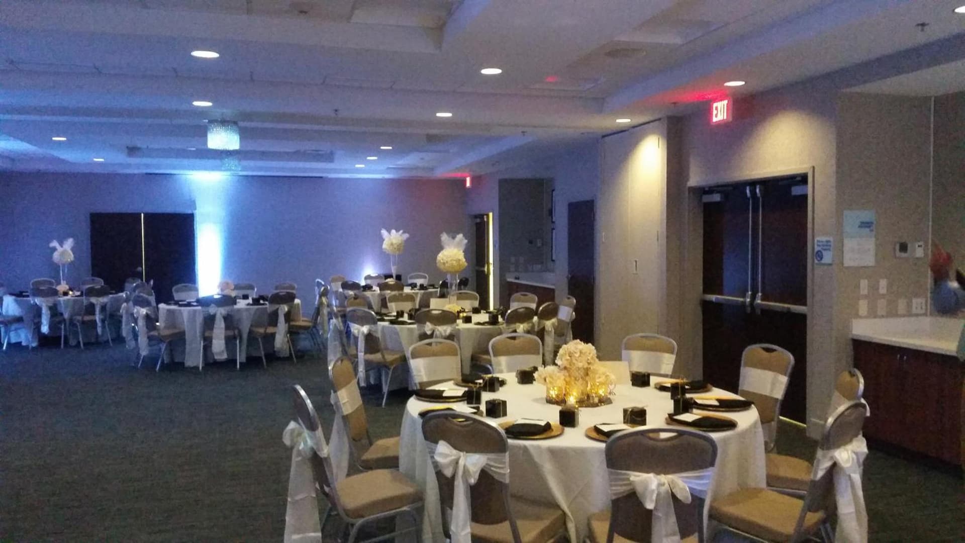 Holiday Inn Express & Suites Lexington Park California by IHG interior in California, MD — gallery photo 2