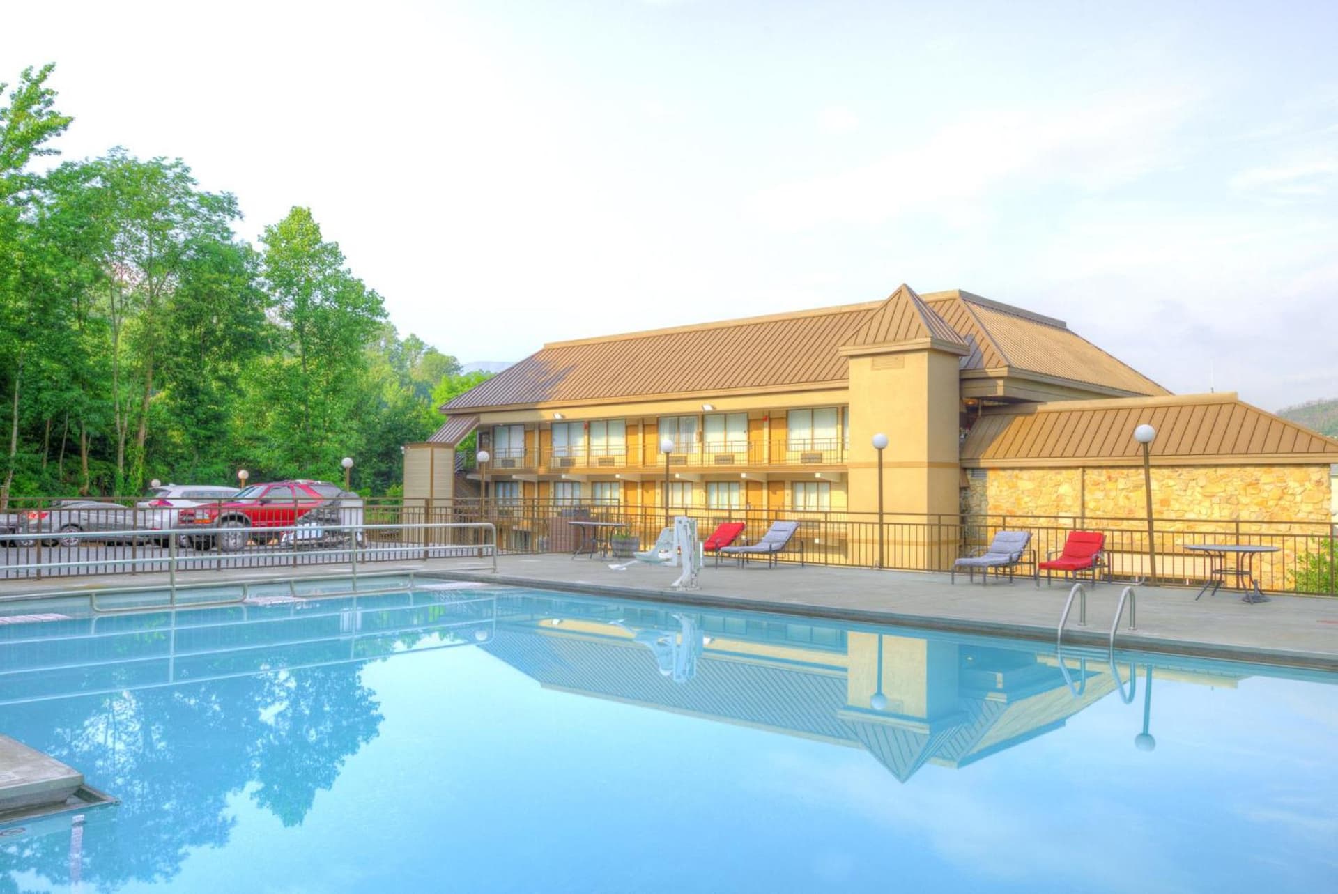 Clarion Pointe Downtown Gatlinburg interior in Gatlinburg, TN — gallery photo 2
